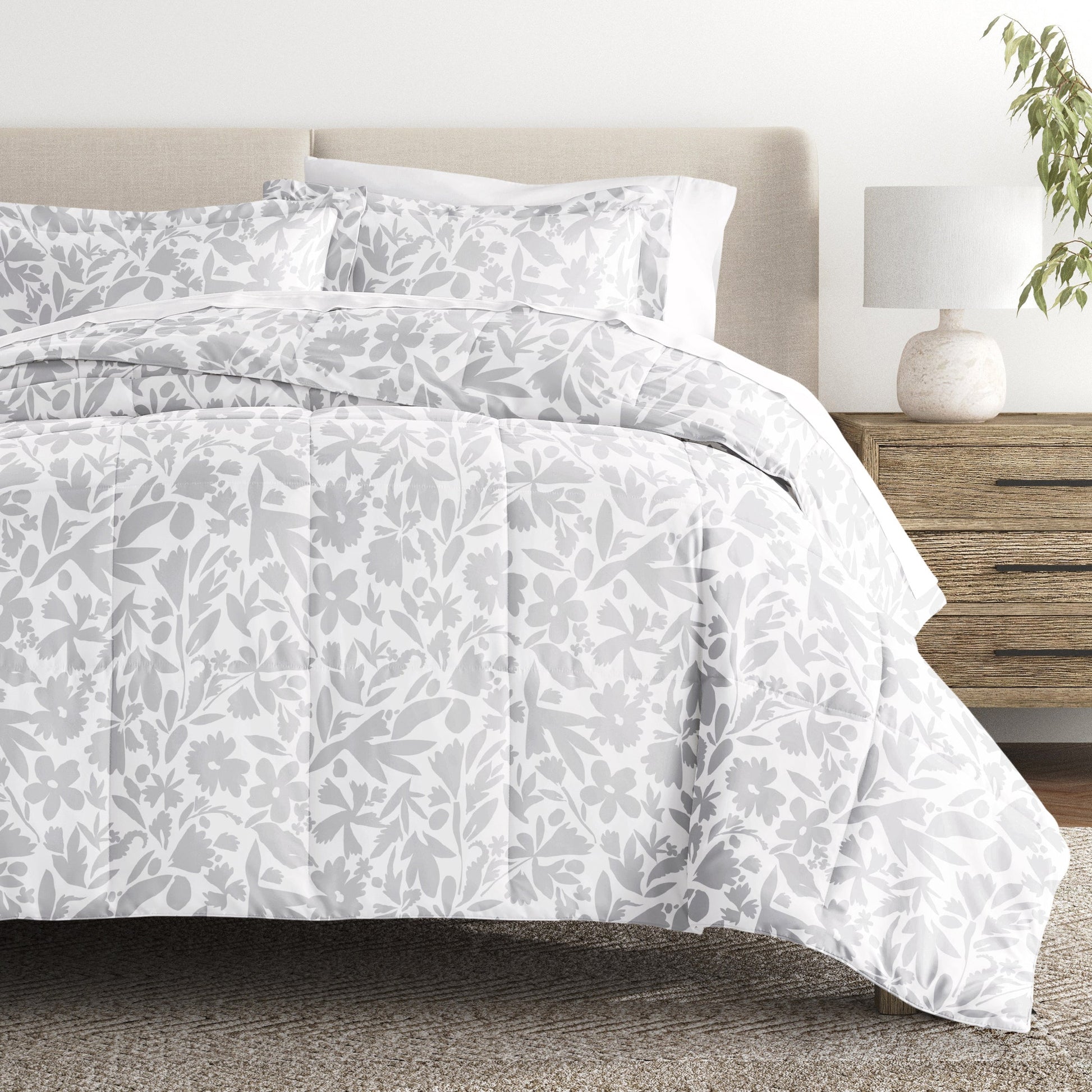 Abstract Garden Patterned Down-Alternative Comforter Set