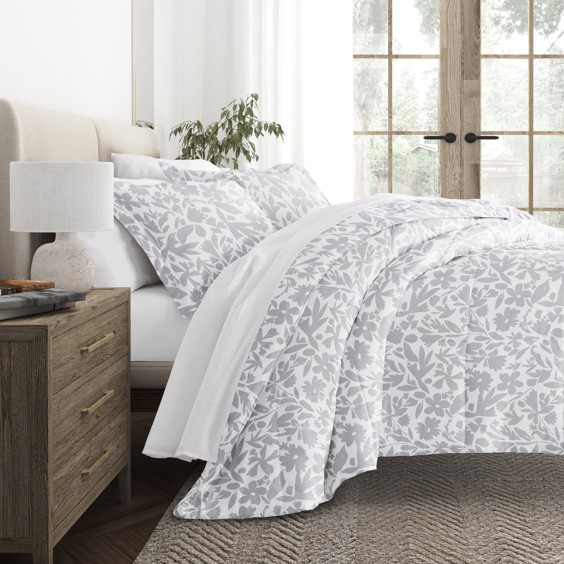 Abstract Garden Patterned Down-Alternative Comforter Set