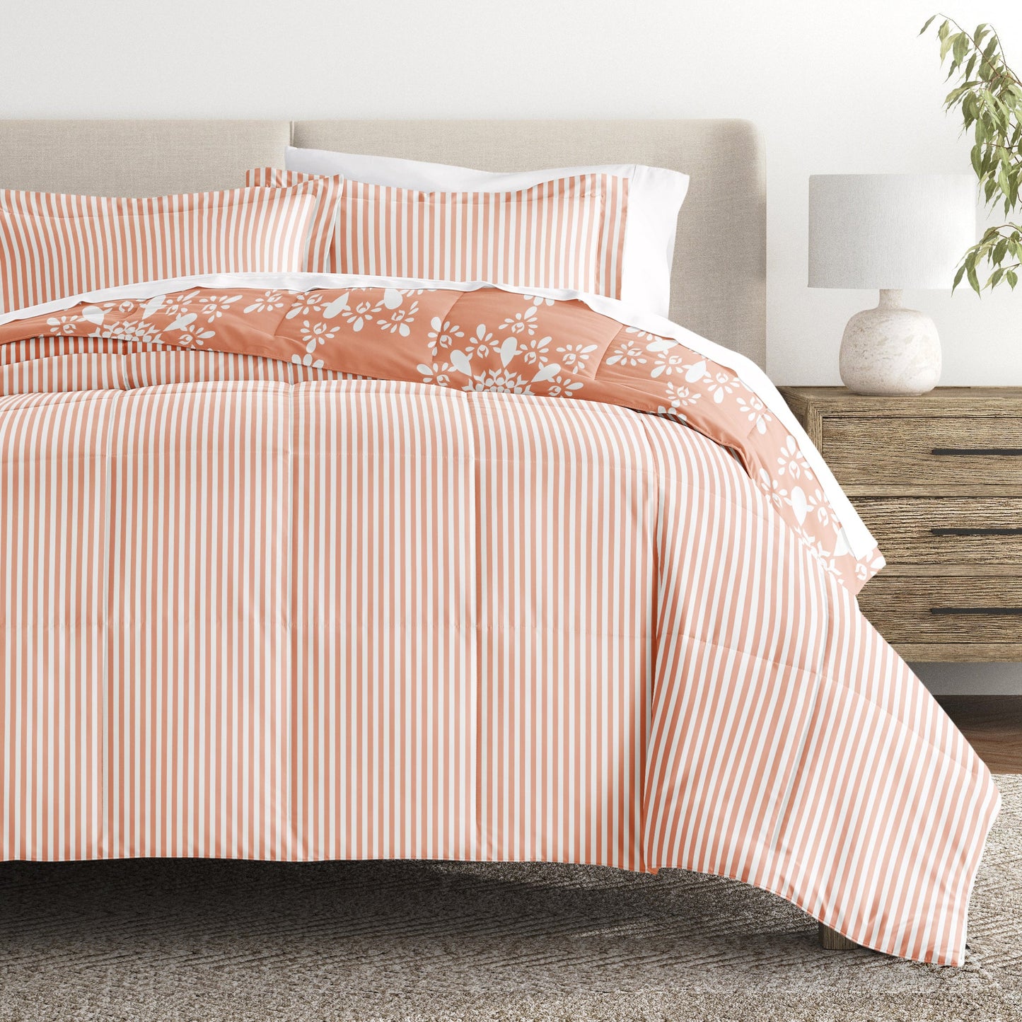 Daisy Medallion Reversible Patterned Down-Alternative Comforter Set