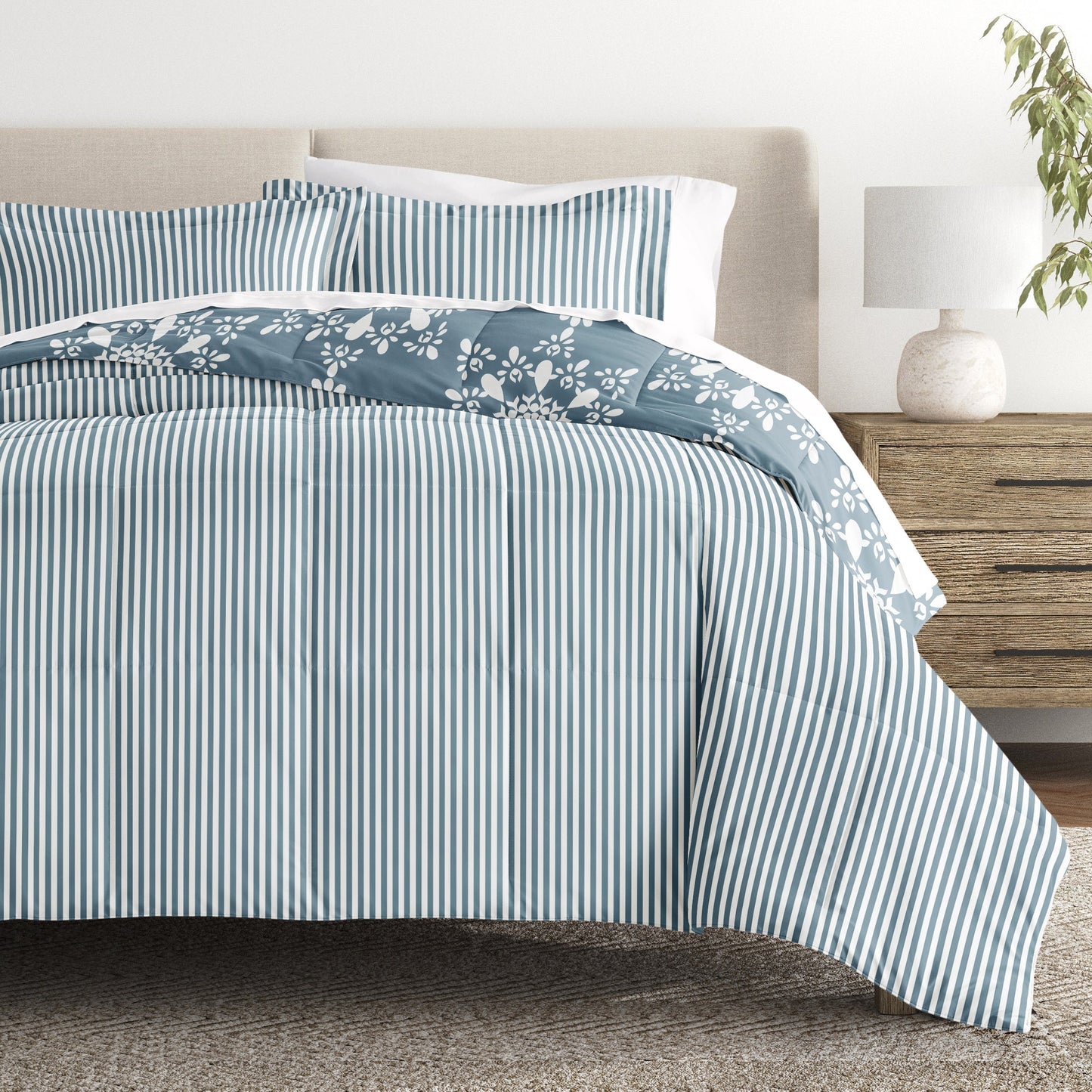 Daisy Medallion Reversible Patterned Down-Alternative Comforter Set