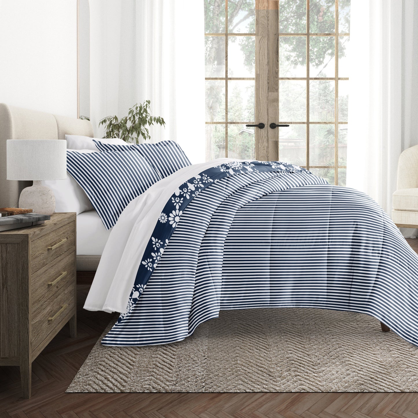 Daisy Medallion Reversible Patterned Down-Alternative Comforter Set