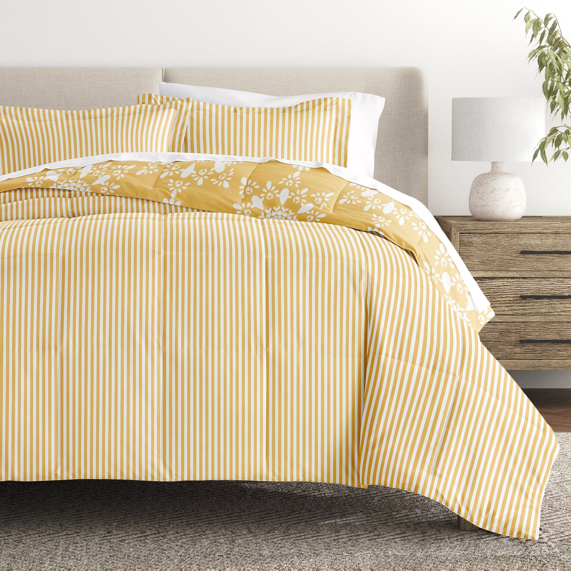 Daisy Medallion Reversible Patterned Down-Alternative Comforter Set