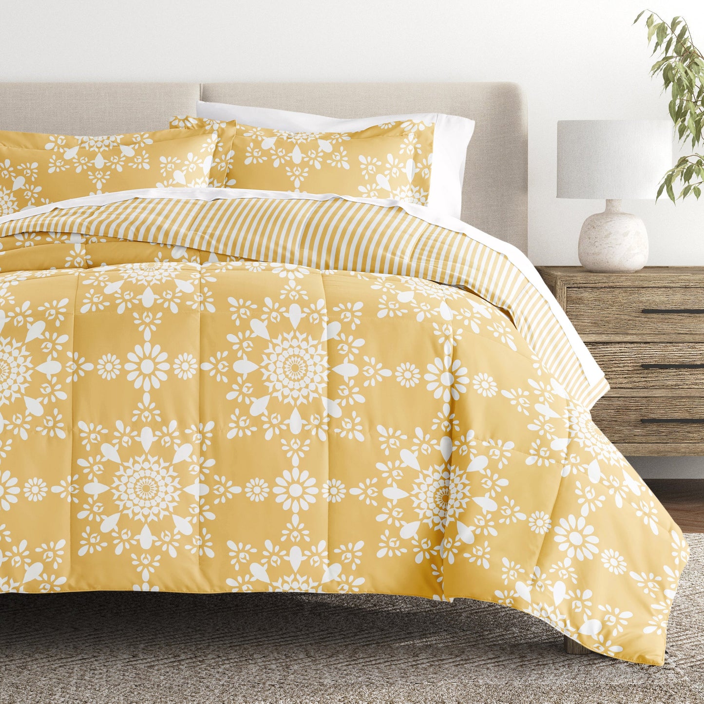 Daisy Medallion Reversible Patterned Down-Alternative Comforter Set