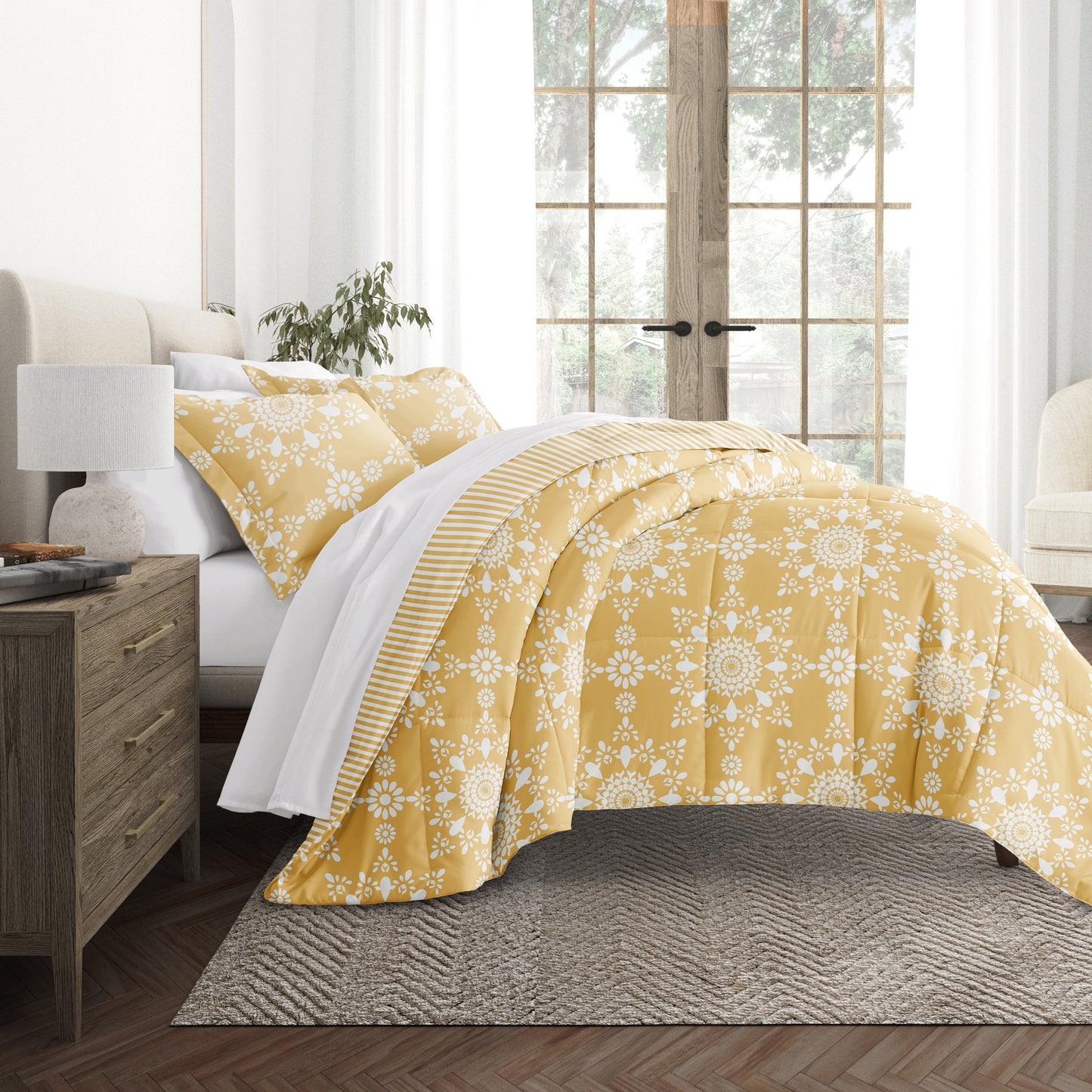 Daisy Medallion Reversible Patterned Down-Alternative Comforter Set