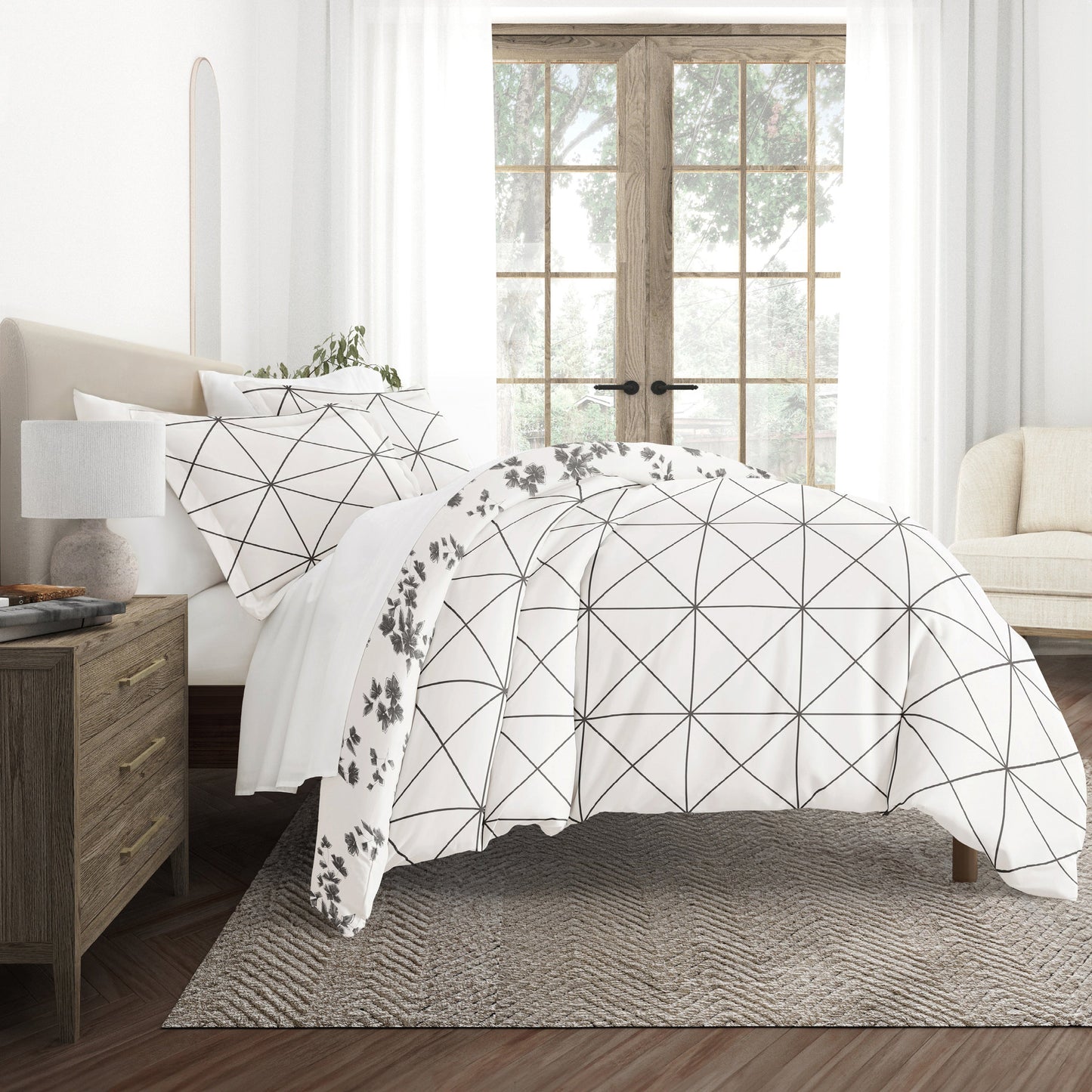 Edgy Flowers Patterned Reversible Duvet Cover Set