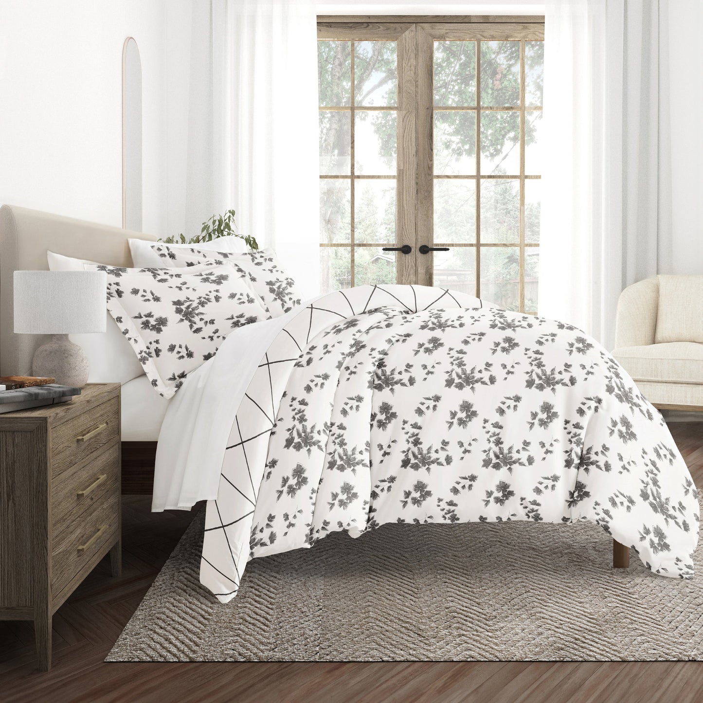 Edgy Flowers Patterned Reversible Duvet Cover Set