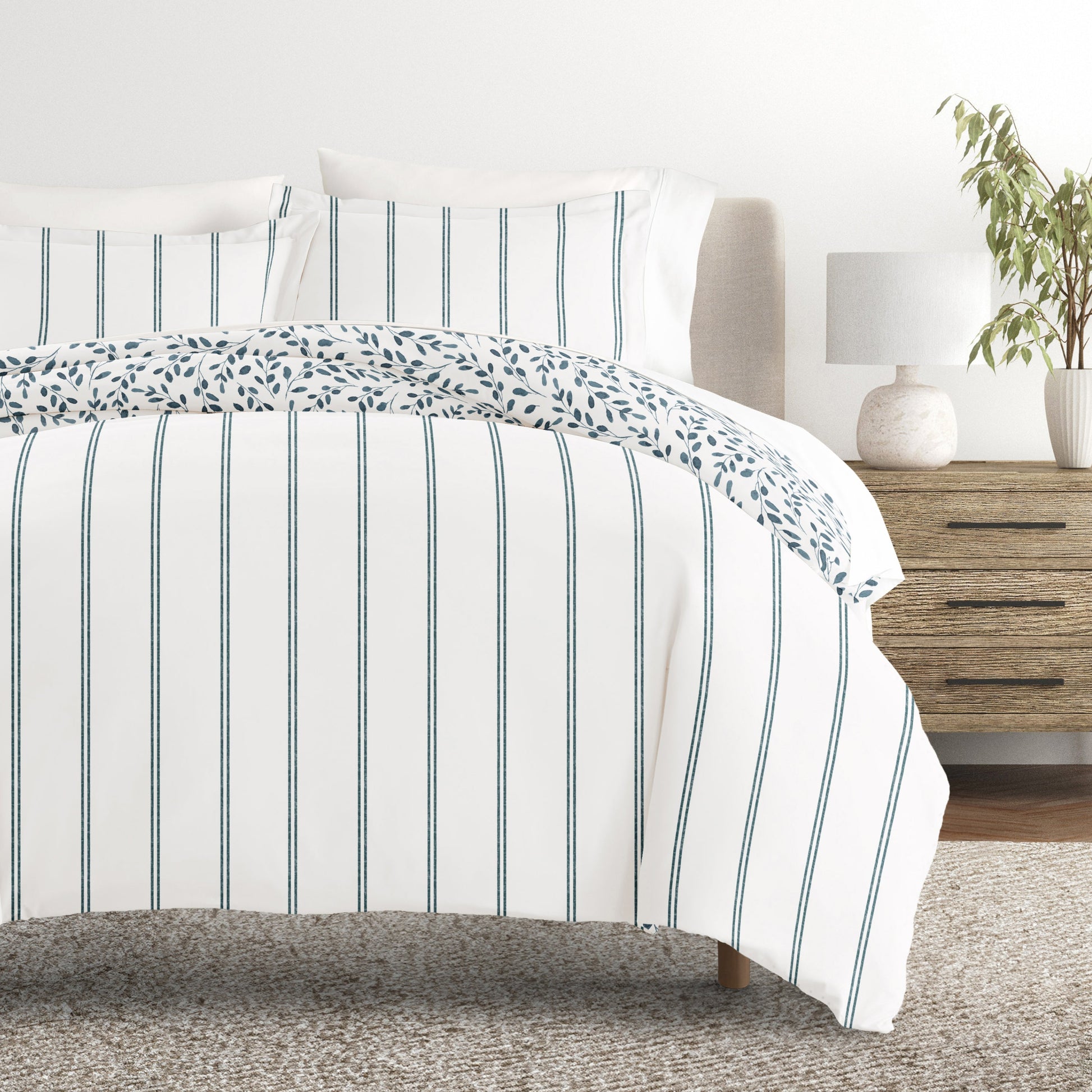 Watercolor Vines Patterned Reversible Duvet Cover Set