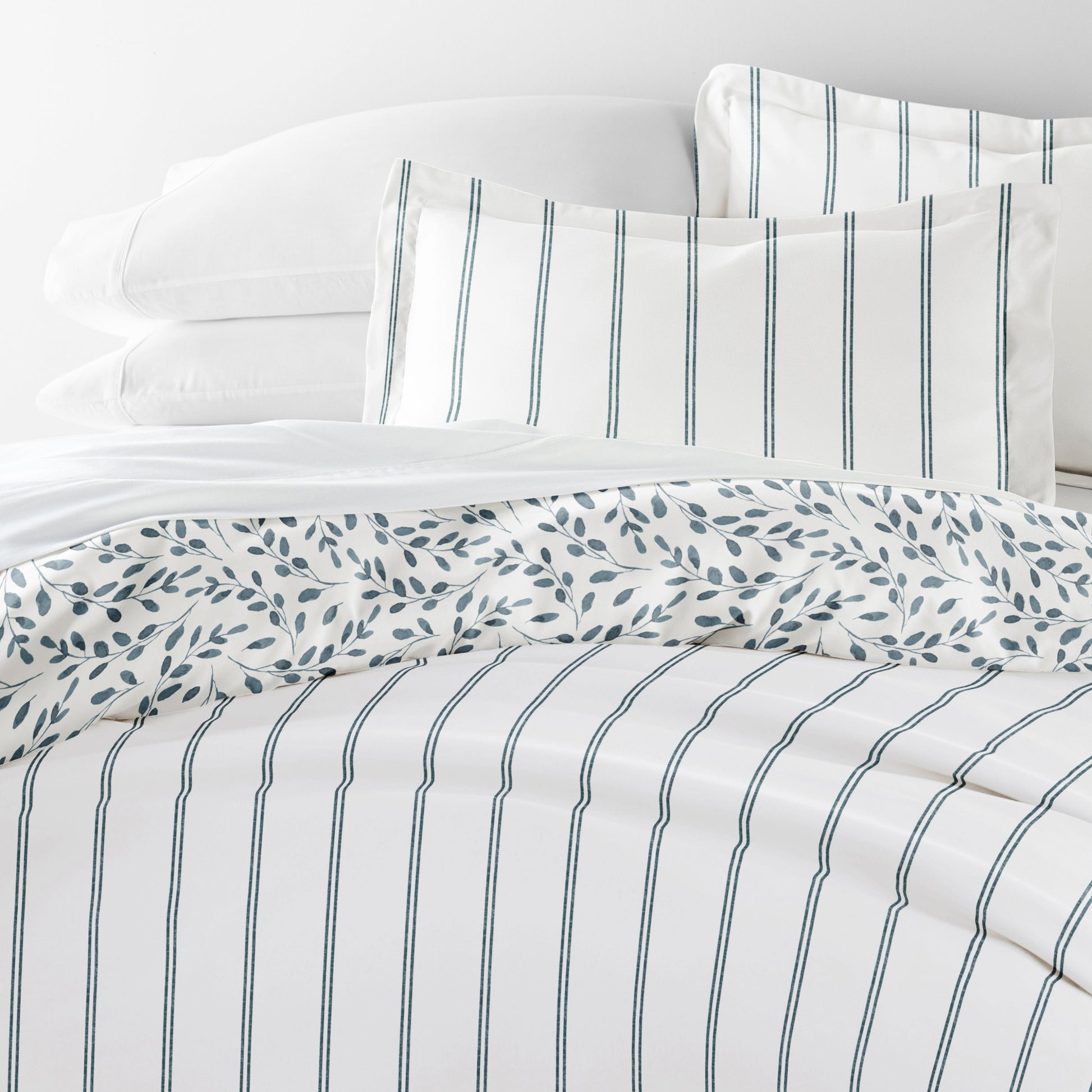 Watercolor Vines Patterned Reversible Duvet Cover Set