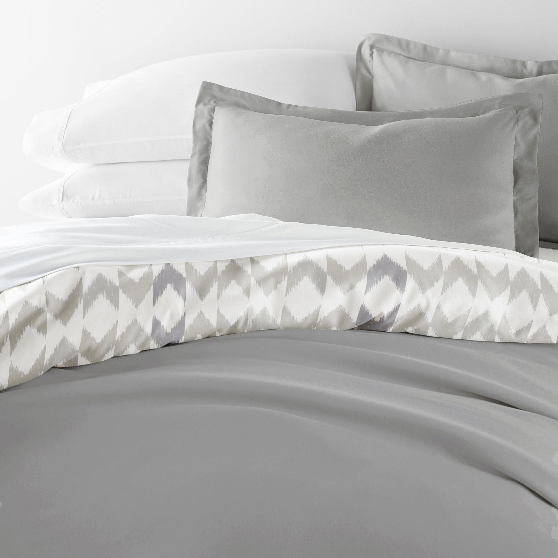 Chevron Sleep Patterned Reversible Duvet Cover Set