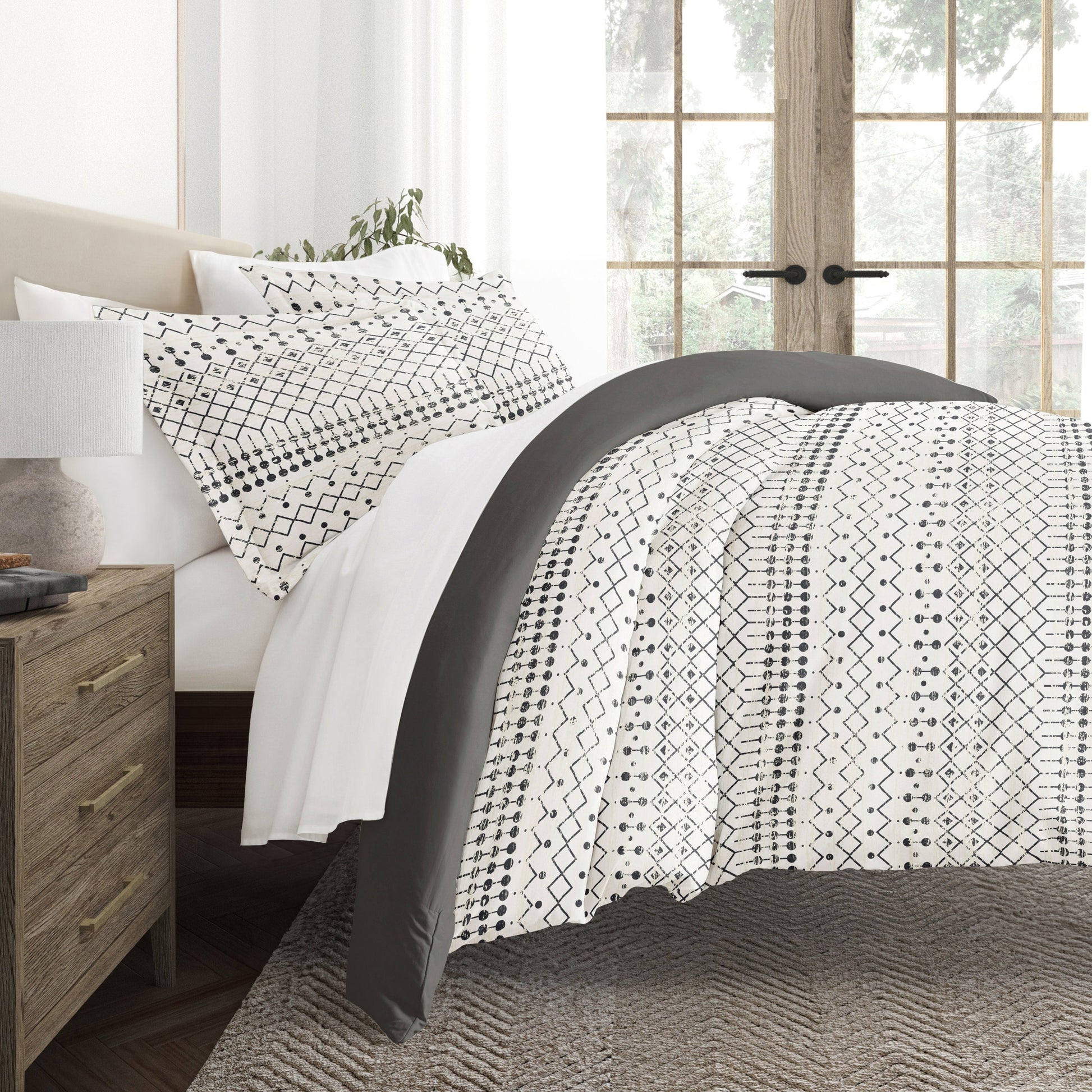 Etched Gate Patterned Reversible Duvet Cover Set