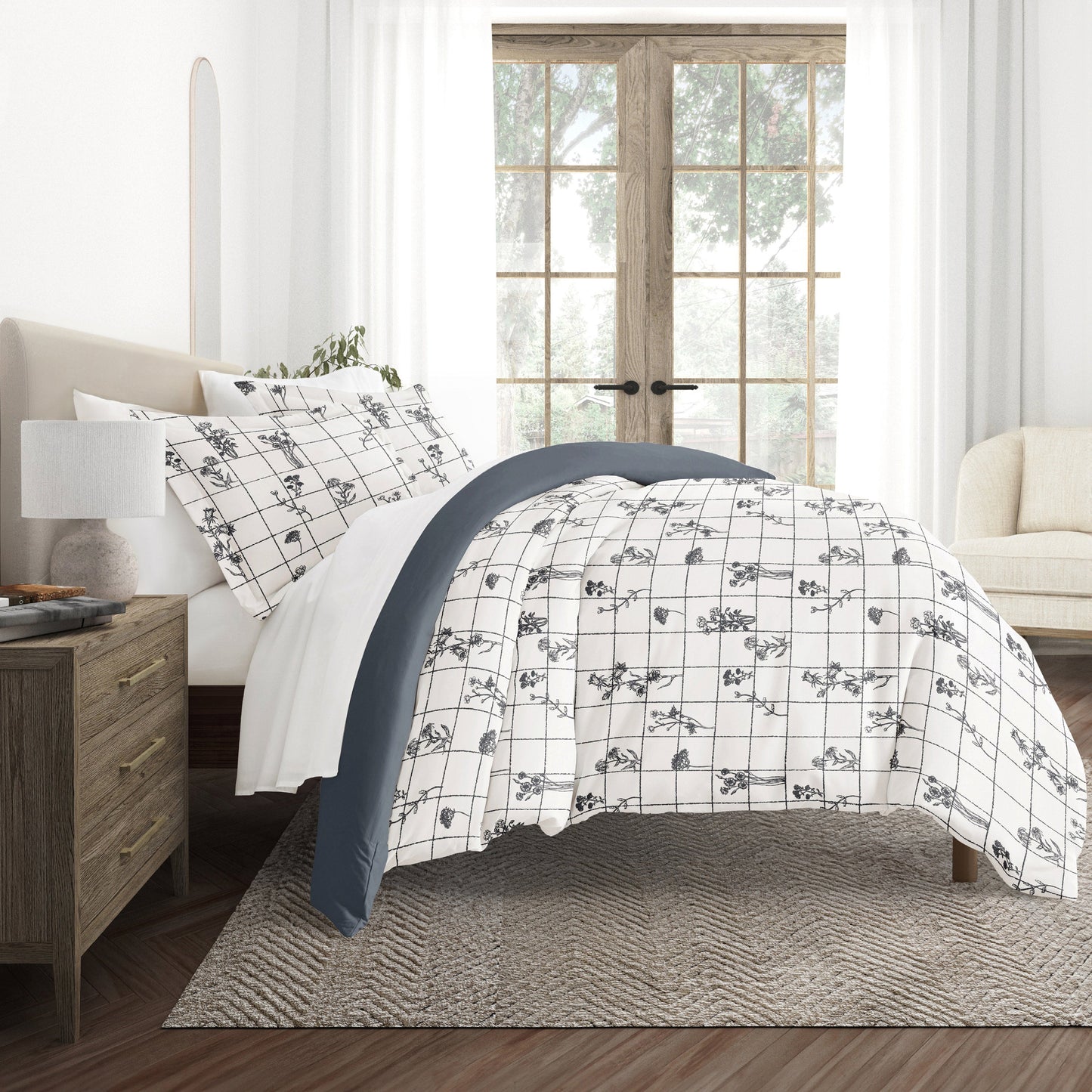 Flower Field Patterned Reversible Duvet Cover Set