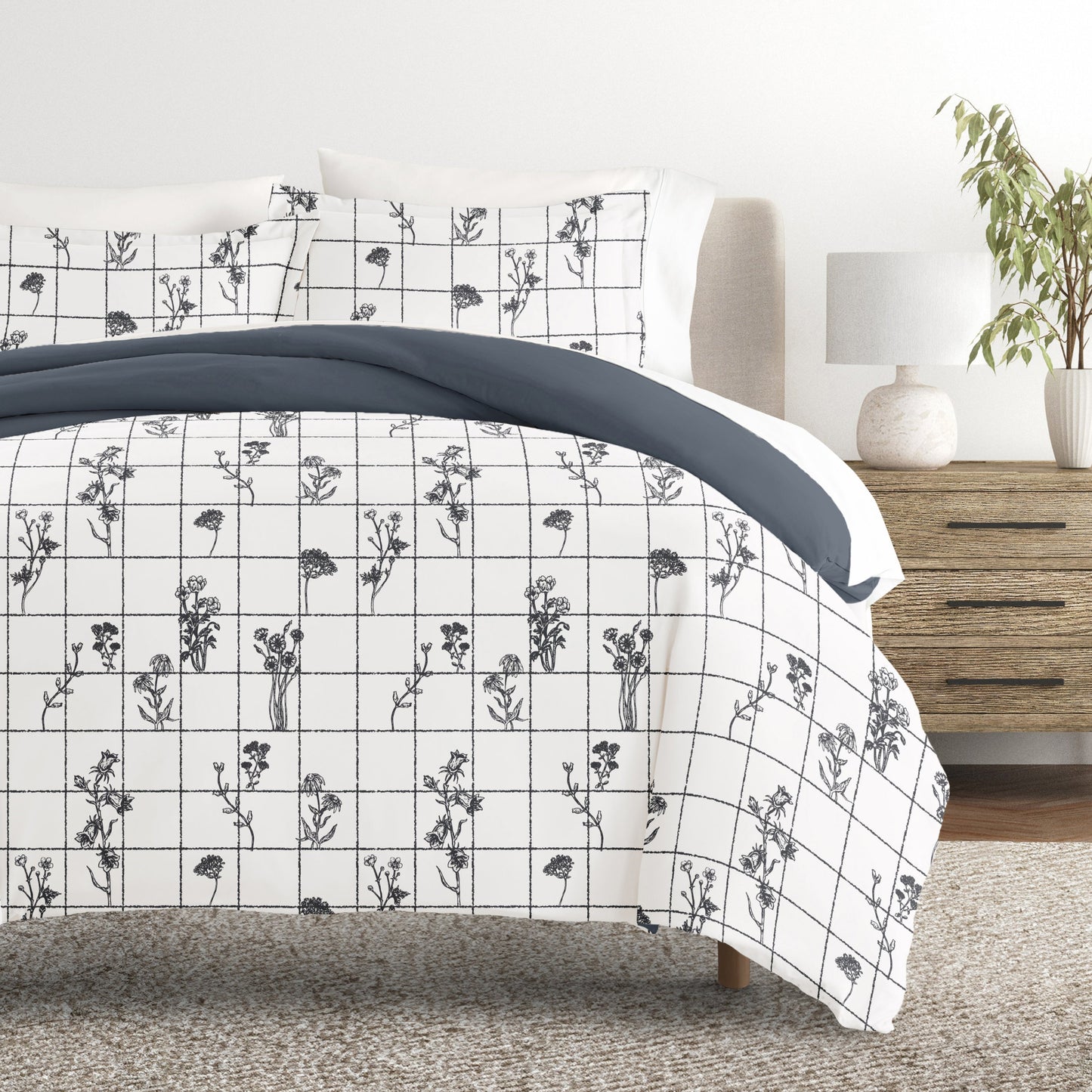 Flower Field Patterned Reversible Duvet Cover Set