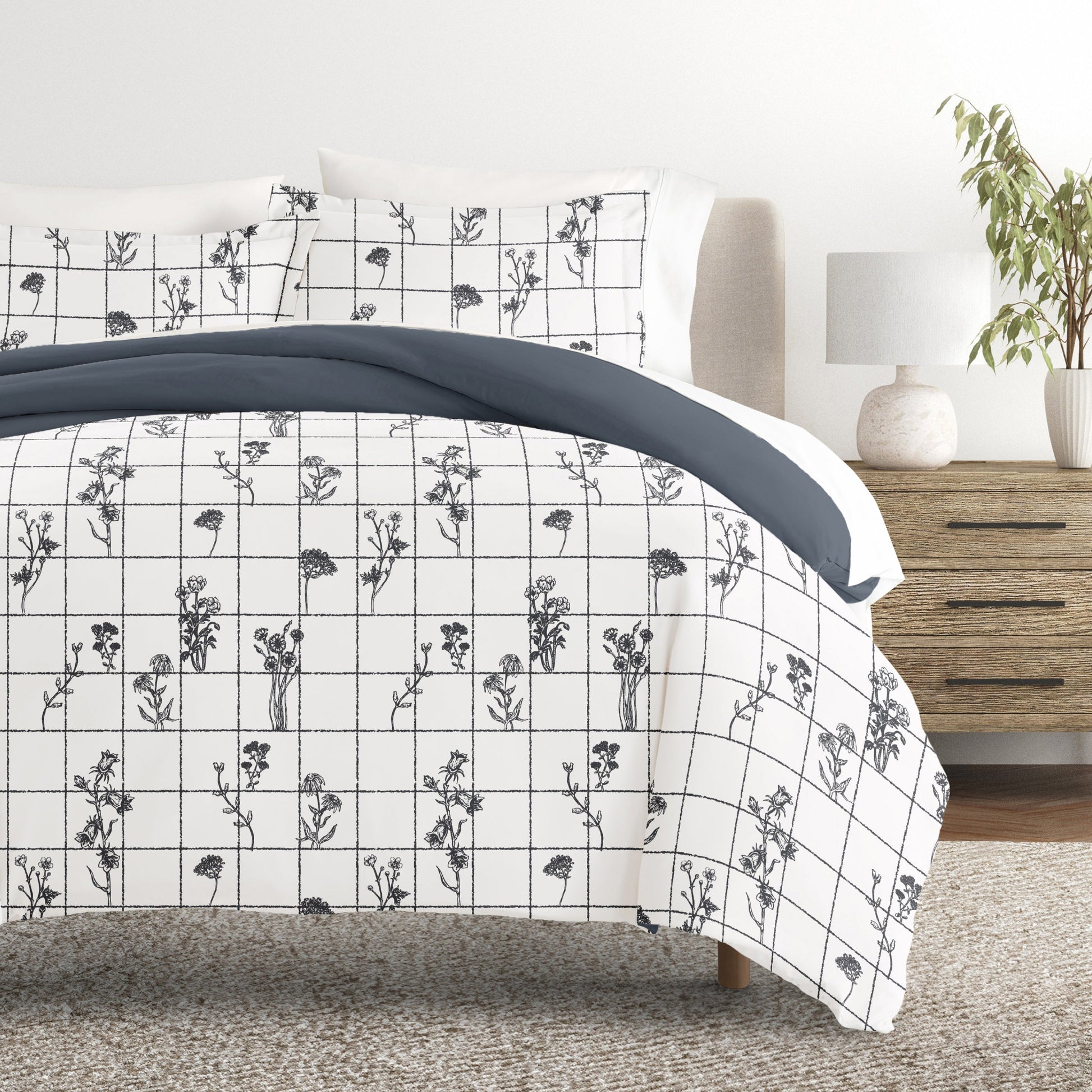 Flower Field Patterned Reversible Duvet Cover Set