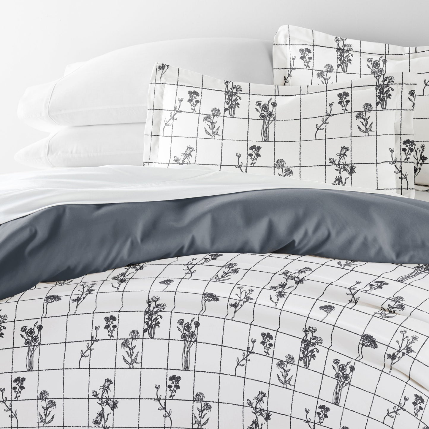 Flower Field Patterned Reversible Duvet Cover Set