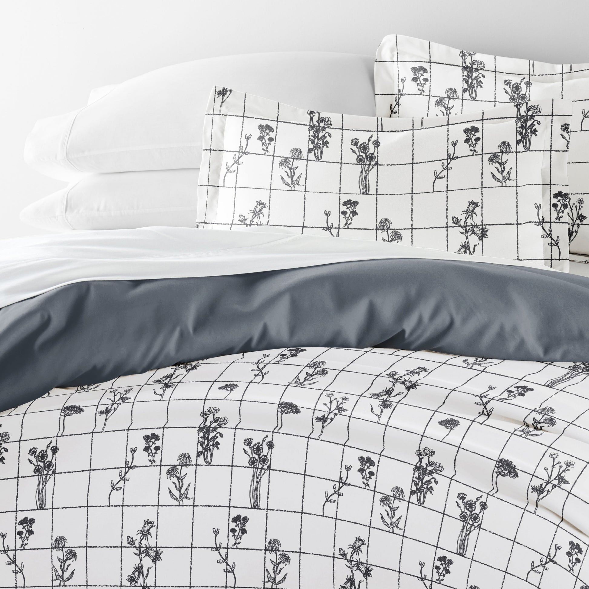 Flower Field Patterned Reversible Duvet Cover Set