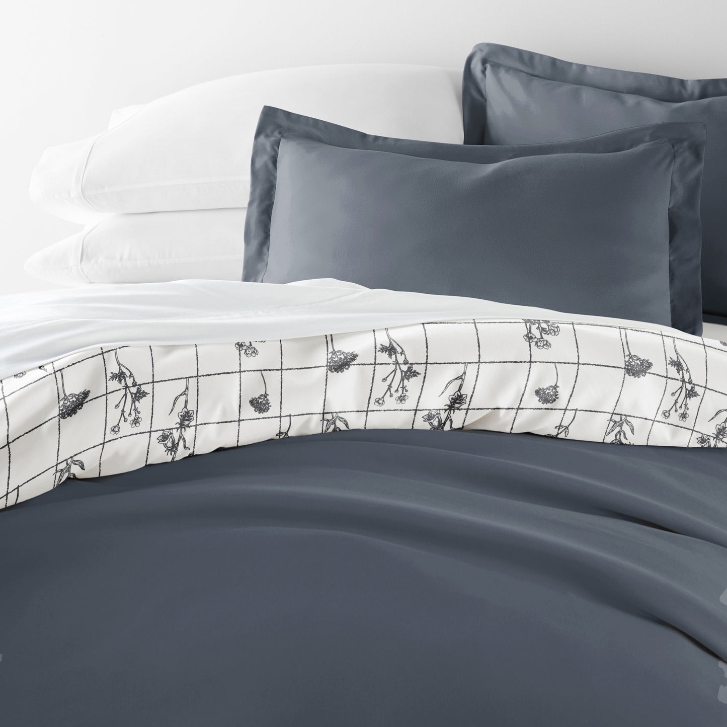Flower Field Patterned Reversible Duvet Cover Set