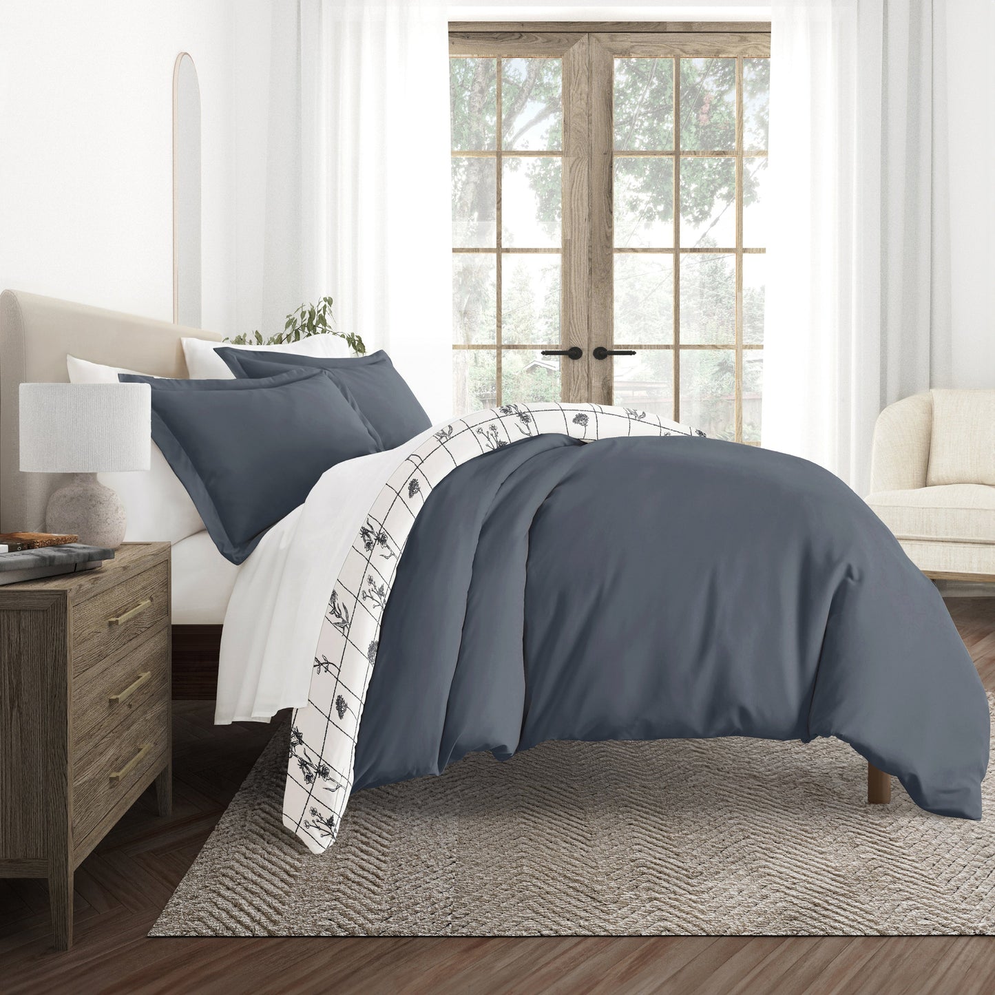 Flower Field Patterned Reversible Duvet Cover Set