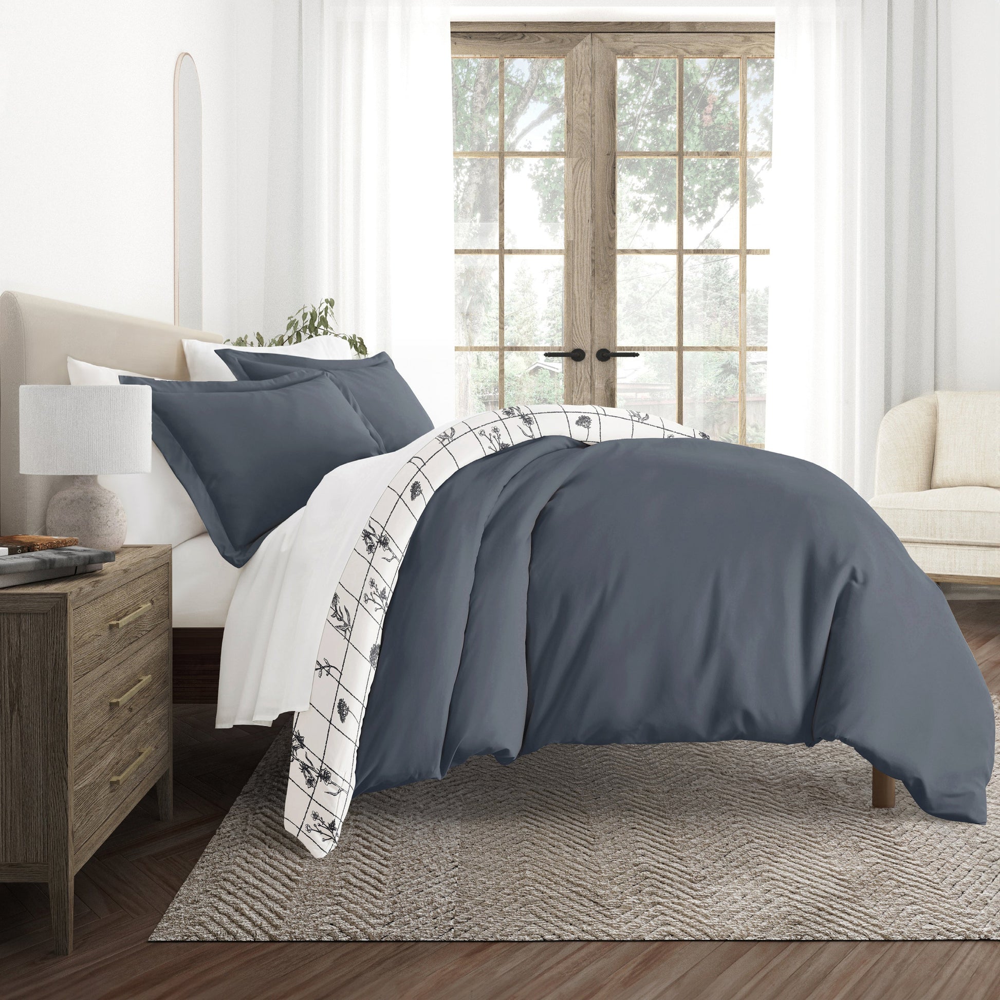 Flower Field Patterned Reversible Duvet Cover Set