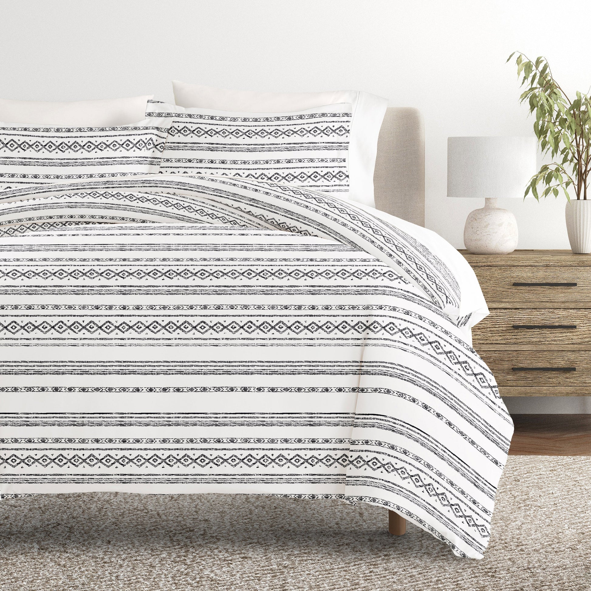 Geo Threads Patterned Duvet Cover Set