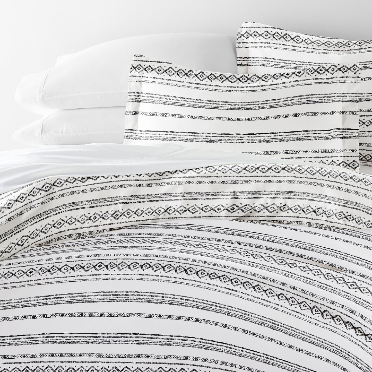 Geo Threads Patterned Duvet Cover Set