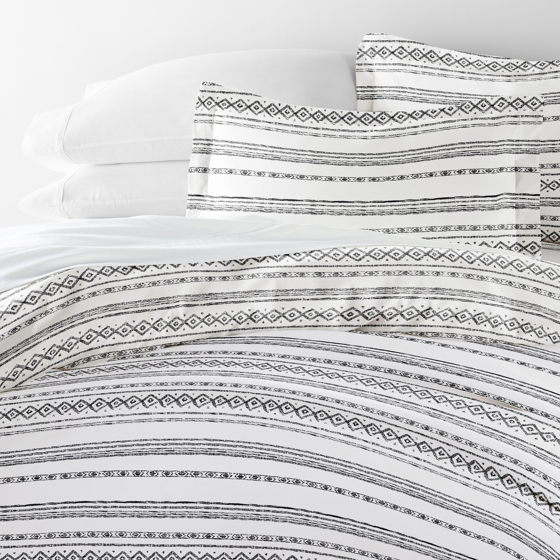 Geo Threads Patterned Duvet Cover Set