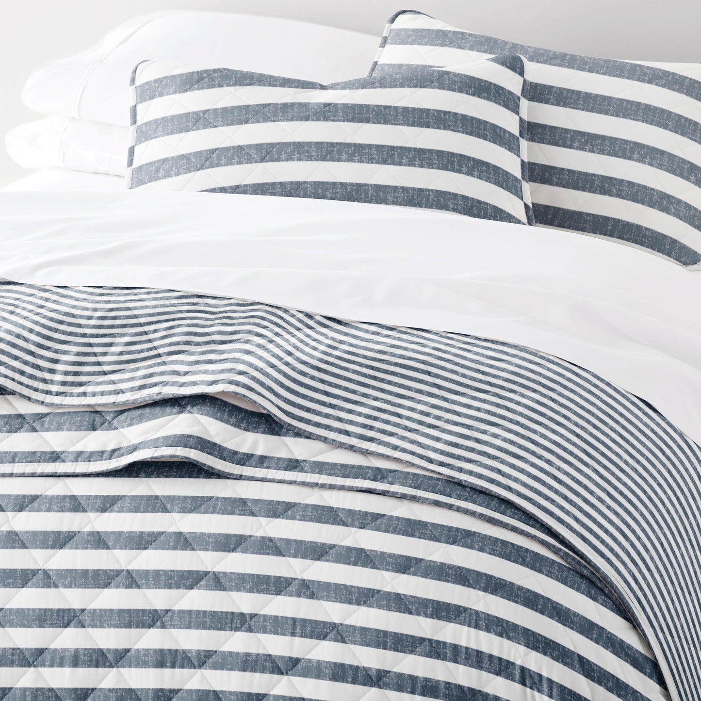 Classic Stripe Patterned Quilted Coverlet Set