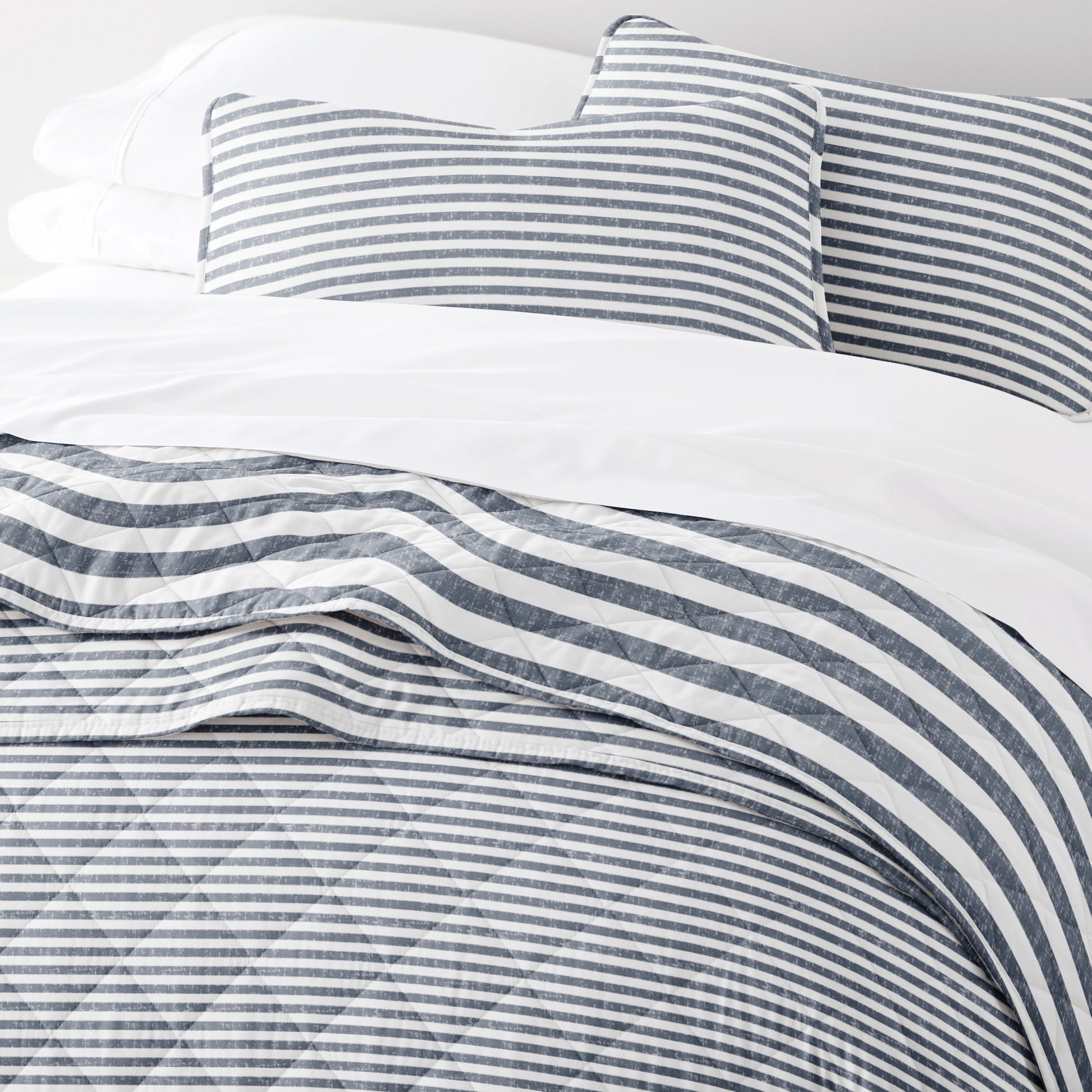 Classic Stripe Patterned Quilted Coverlet Set