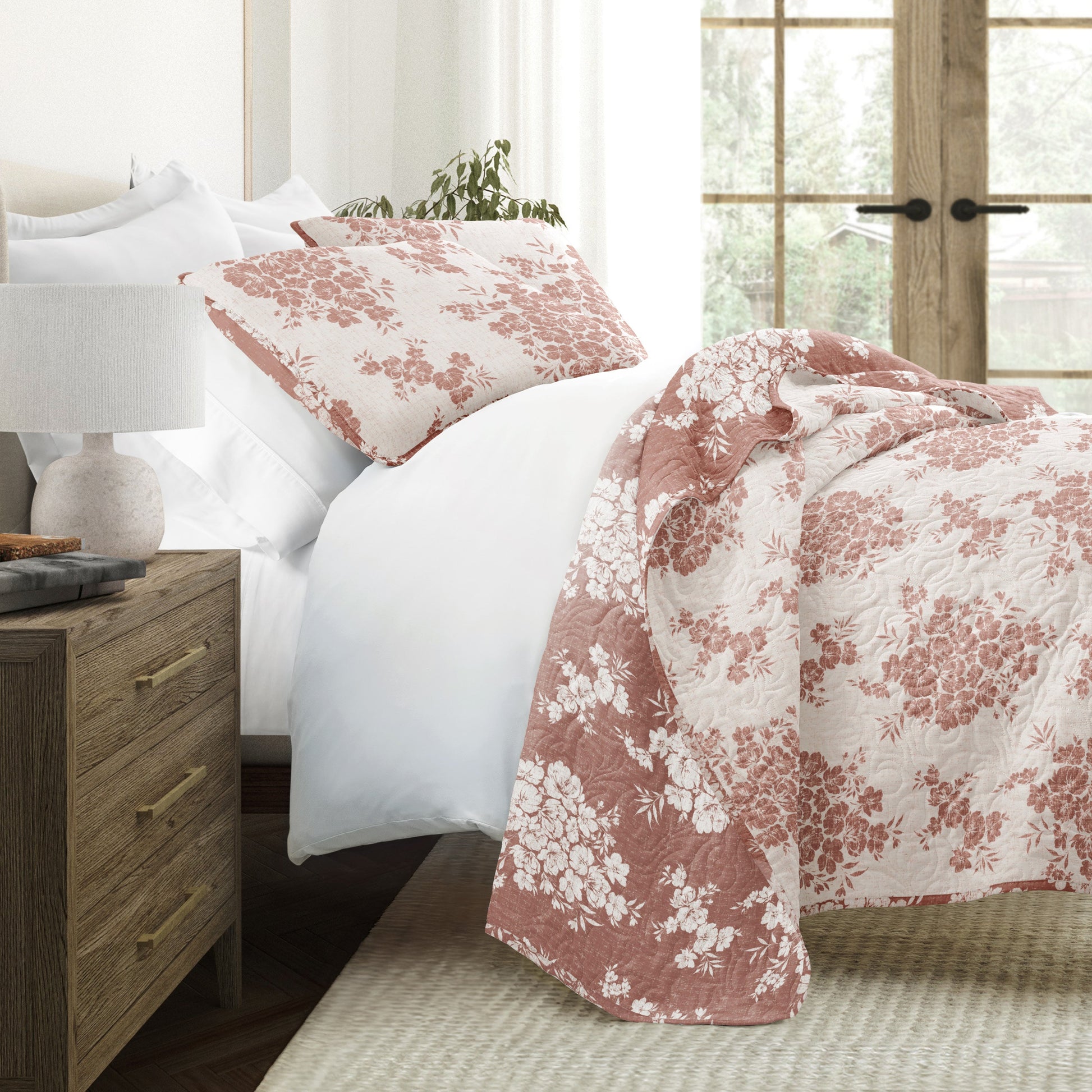Distressed Bouquet Patterned Quilted Coverlet Set