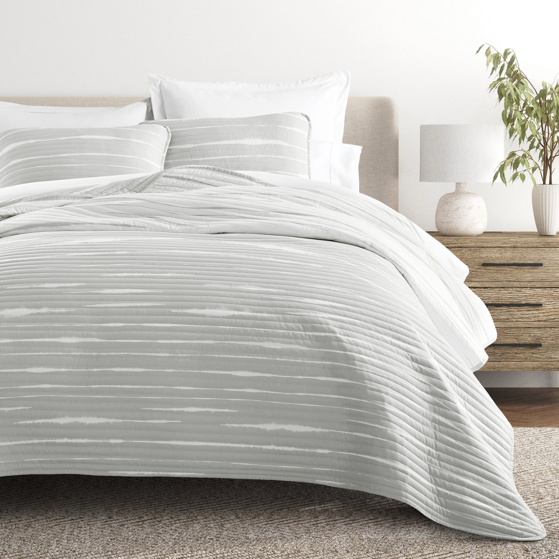 Horizon Patterned Reversible Quilted Coverlet Set