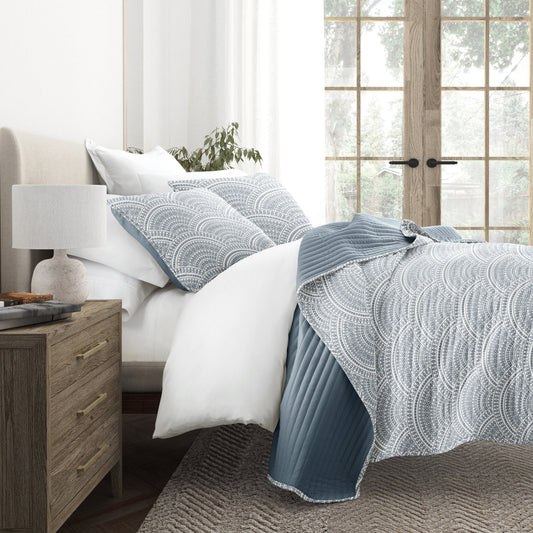 Scalloped Patterned Reversible Quilted Coverlet Set