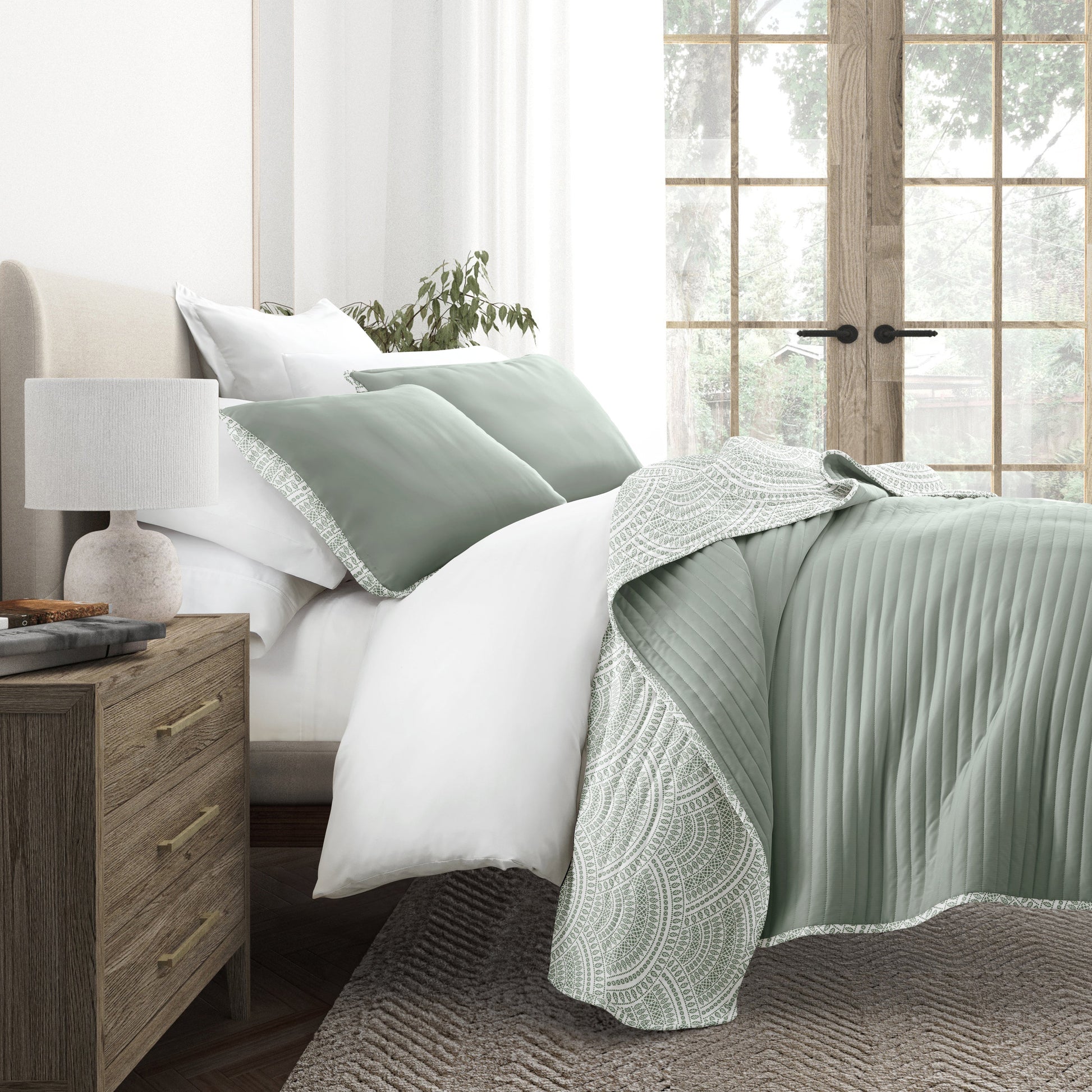 Scalloped Patterned Reversible Quilted Coverlet Set
