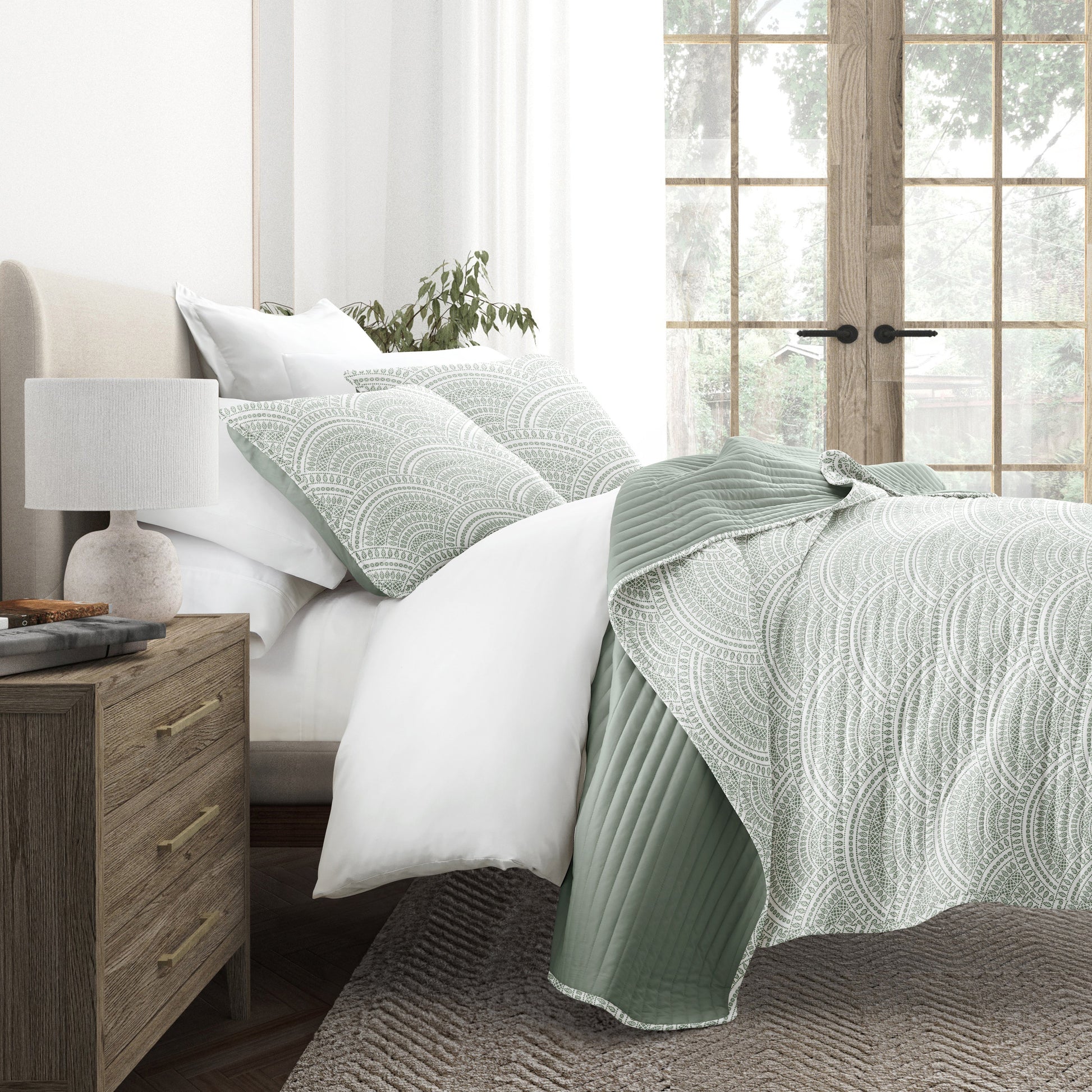 Scalloped Patterned Reversible Quilted Coverlet Set