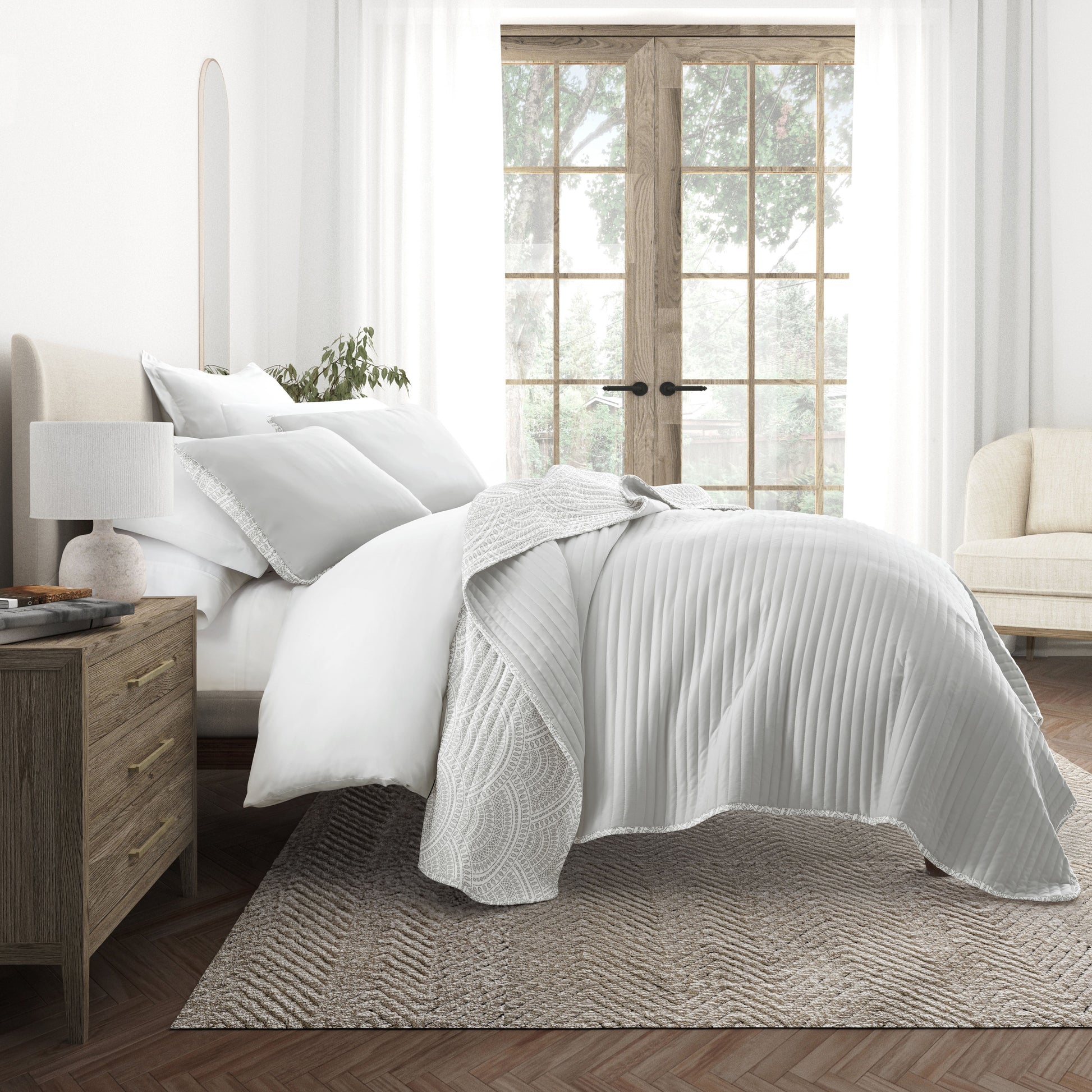 Scalloped Patterned Reversible Quilted Coverlet Set