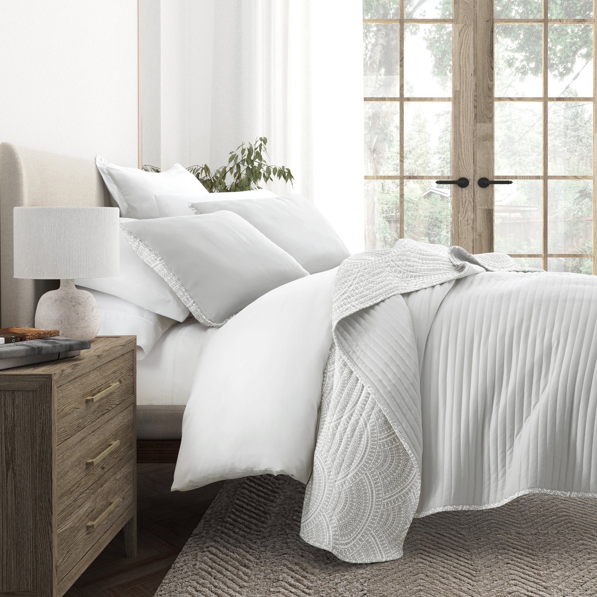 Scalloped Patterned Reversible Quilted Coverlet Set