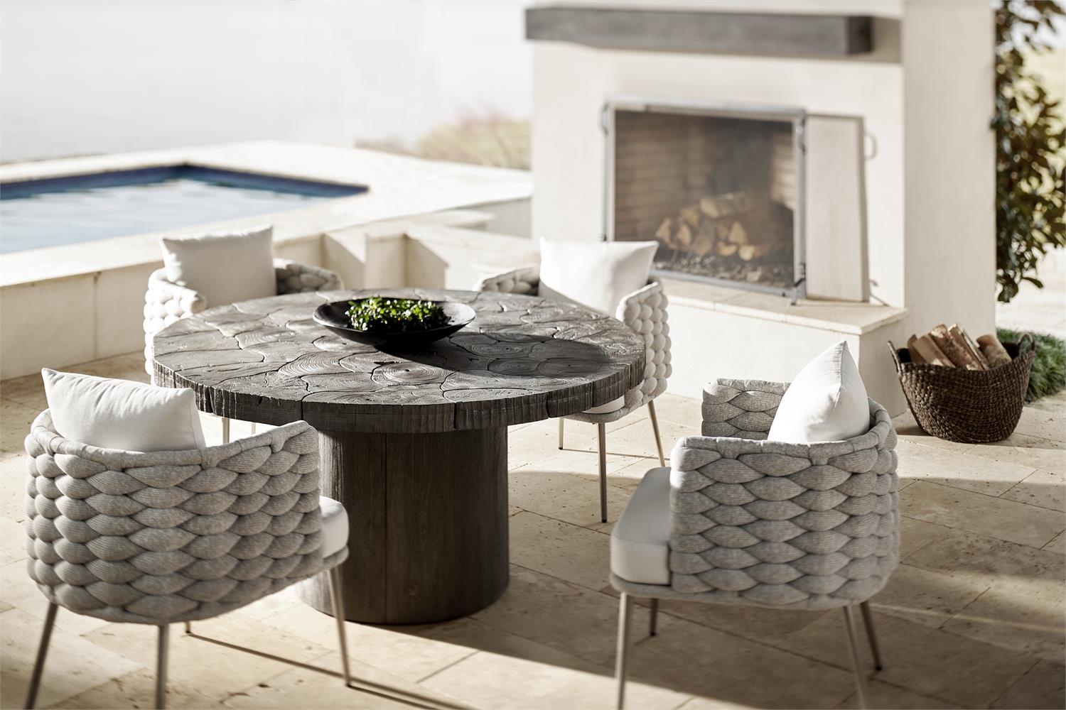 Bernhardt Madura Outdoor Dining Table — K1602