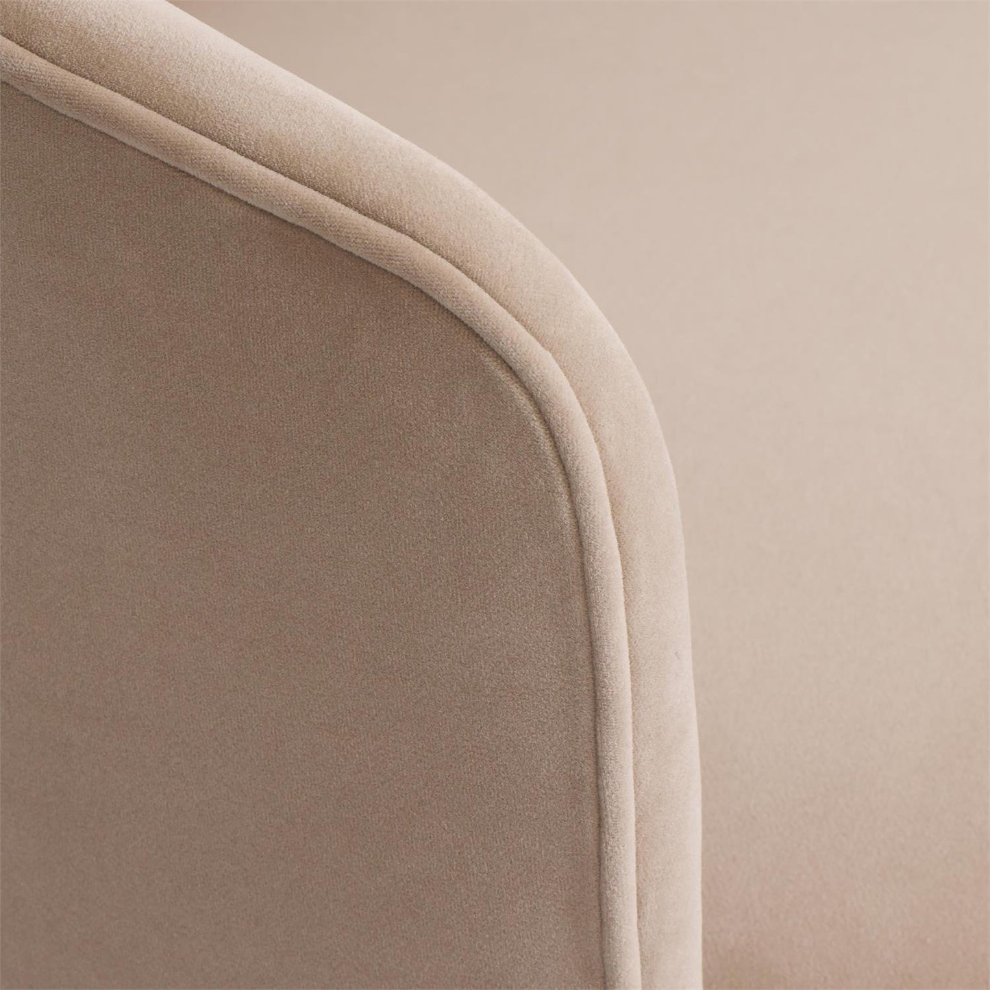 Bernhardt Crosby Fabric Swivel Chair — L123SEO