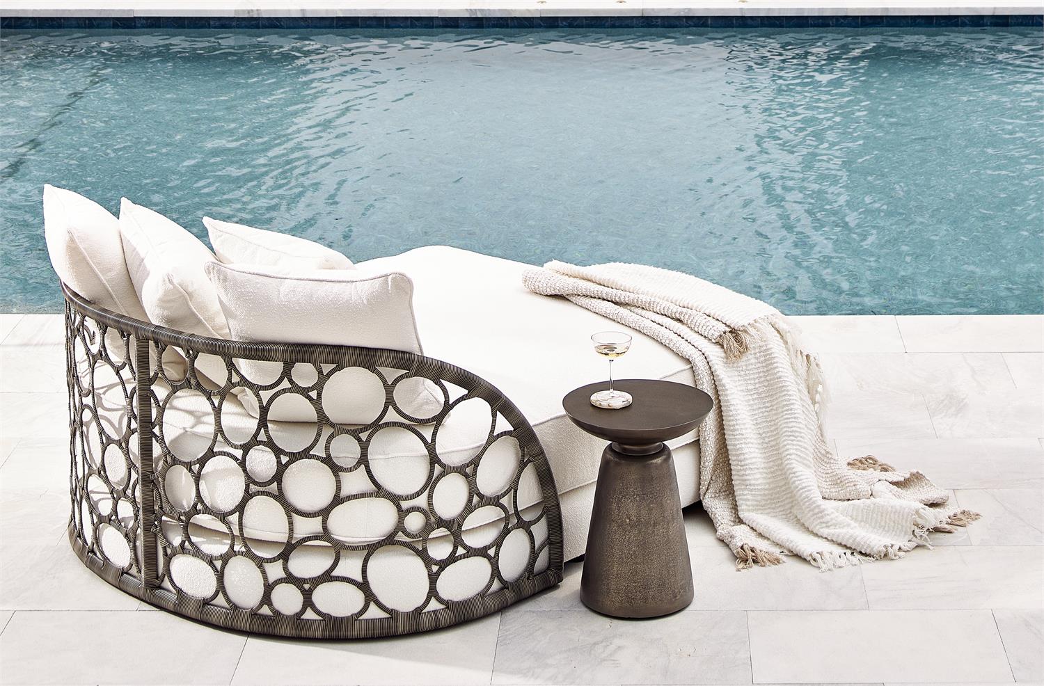 Bernhardt Bali Outdoor Daybed — O1289