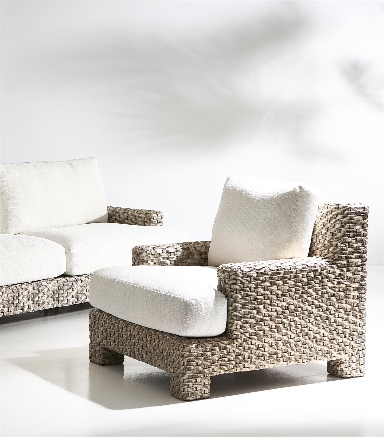 Bernhardt Trieste Outdoor Sofa — O1417