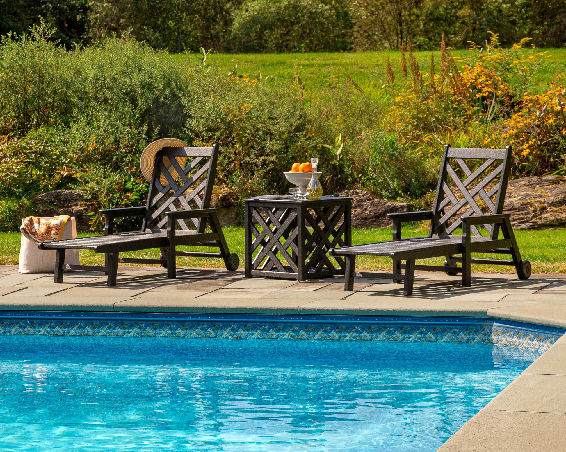 POLYWOOD Chippendale 3-Piece Chaise Set with Umbrella Stand Accent Table