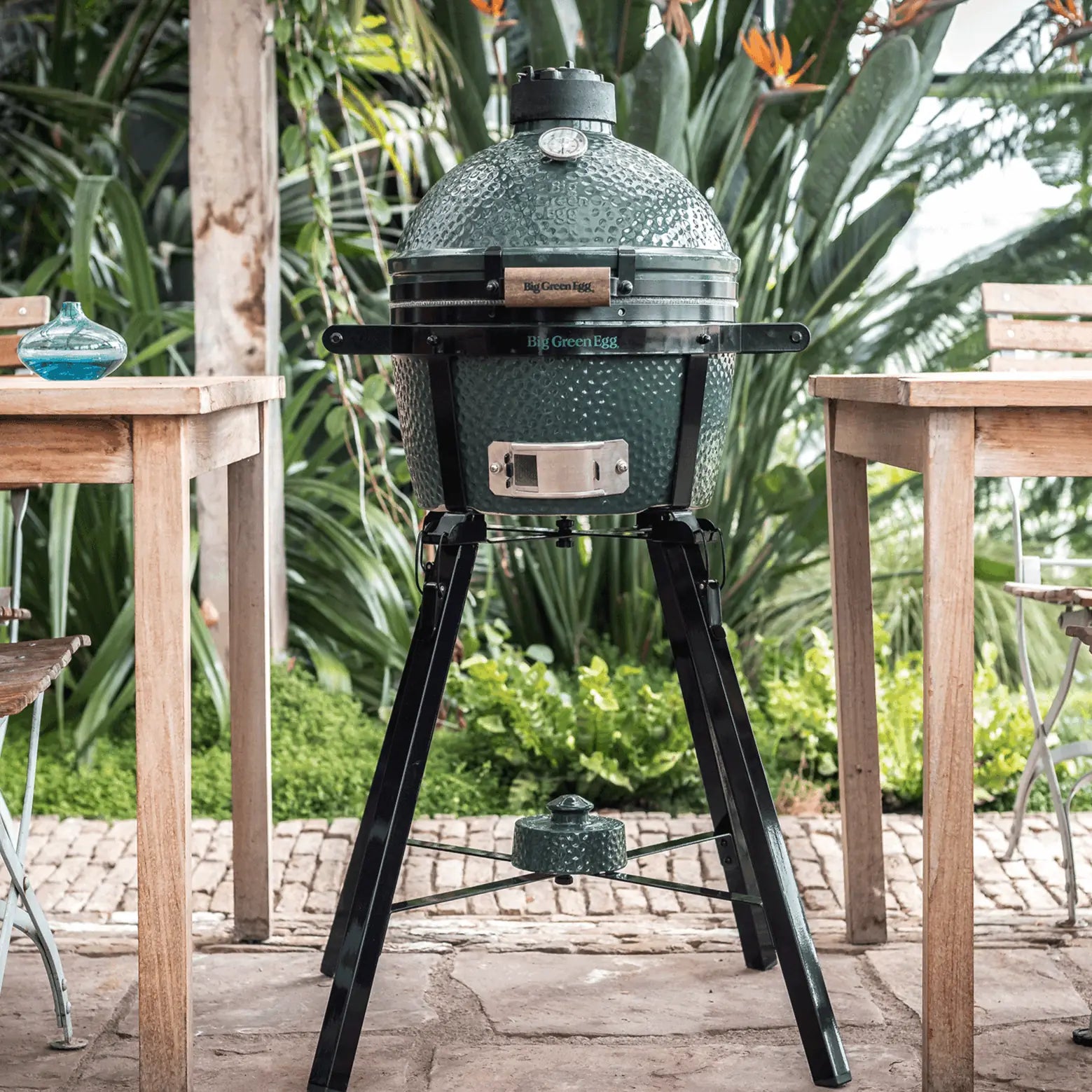 MiniMax Big Green Egg with Nest and Acacia Mates Package