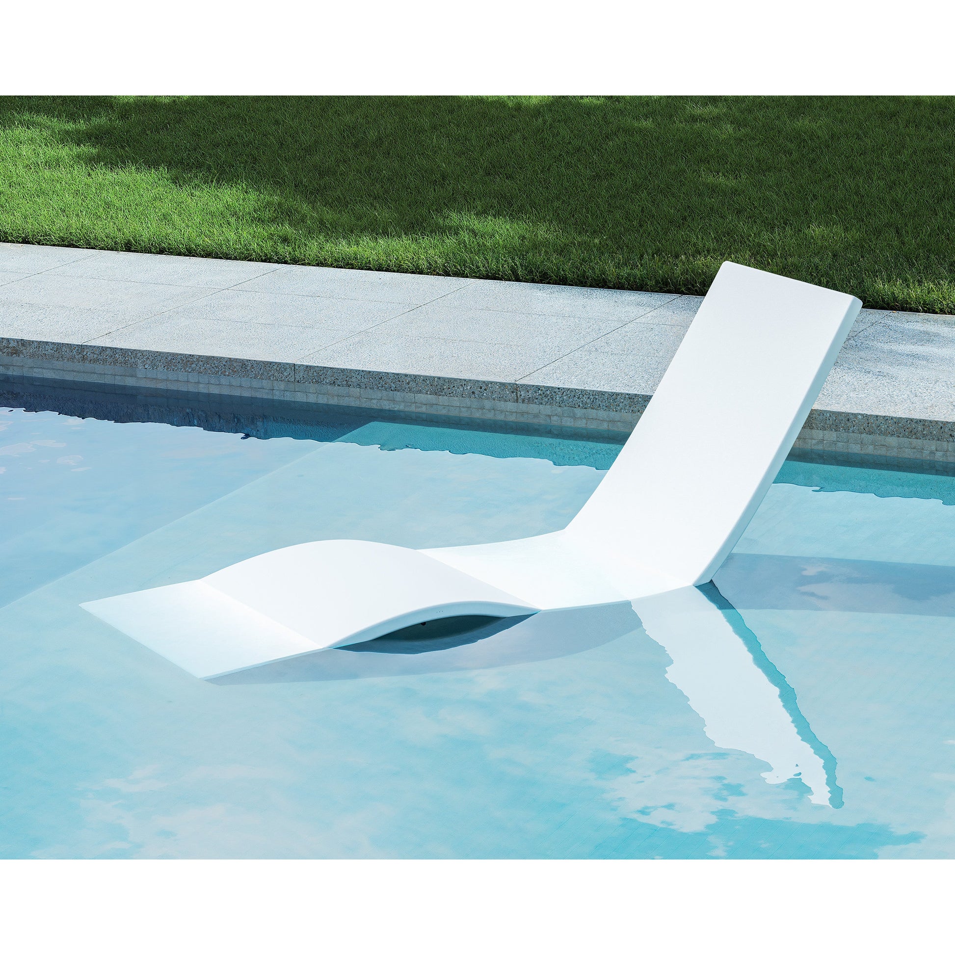 POLYWOOD Laguna In-Pool Chaise Lounge