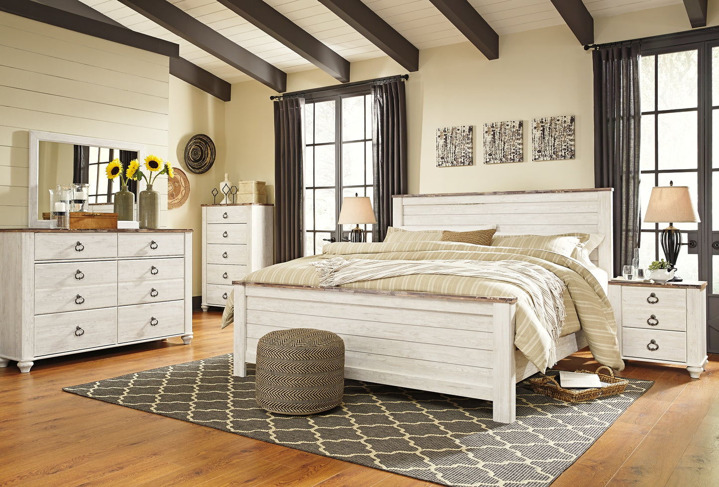Willowton King Panel Bed with Mirrored Dresser and Nightstand