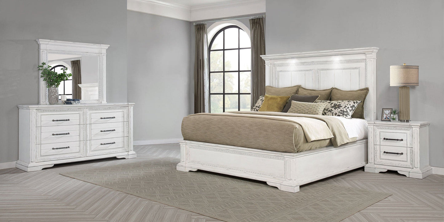 McKinney 4-piece California King Bedroom Set Vintage White