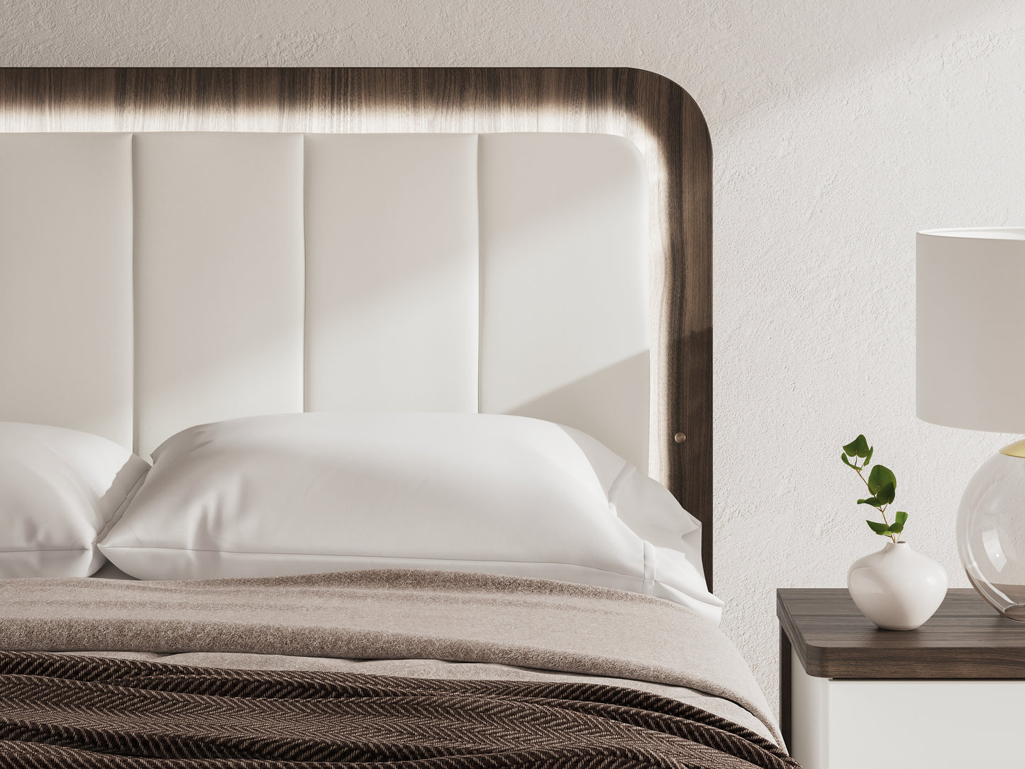 Kendanport Queen Upholstered Bed