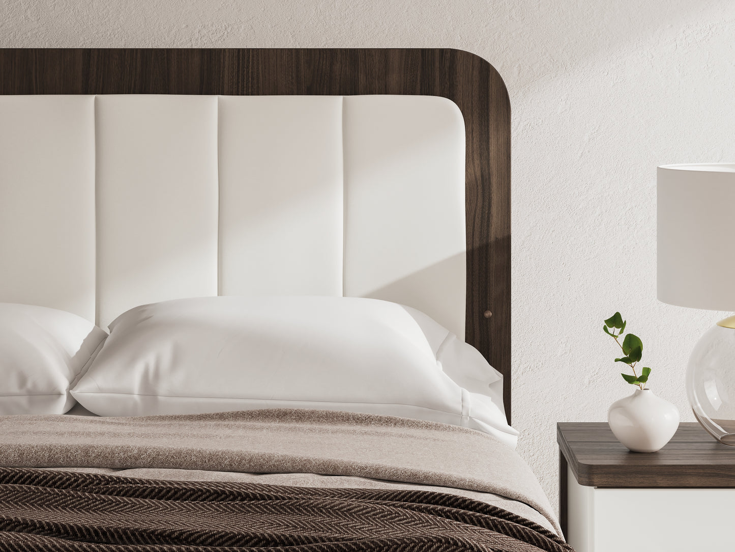 Kendanport Queen Upholstered Bed