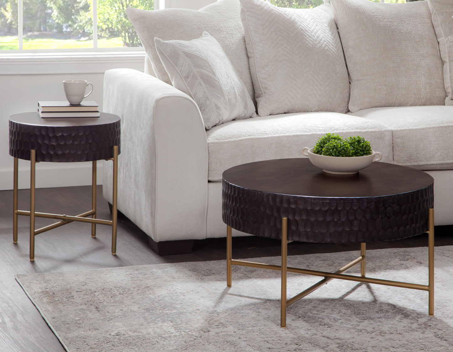 Bobbi 30″ Round Coffee Table