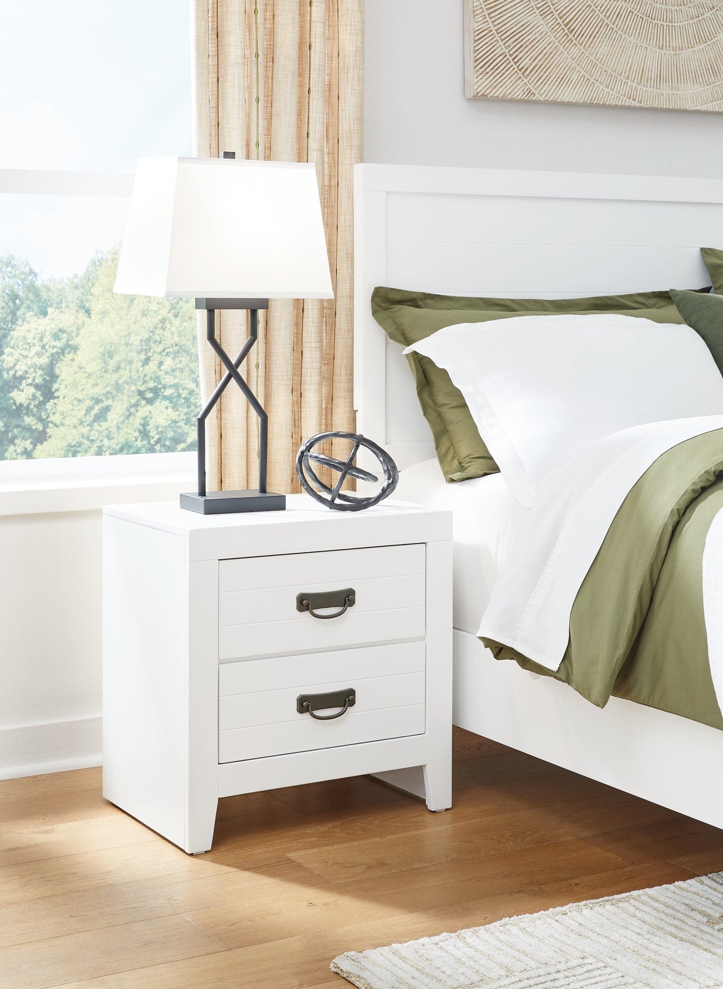 Binterglen Queen Panel Bed with Mirrored Dresser, Chest and Nightstand