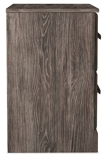 Ralinksi Queen Panel Bed with Mirrored Dresser, Chest and Nightstand