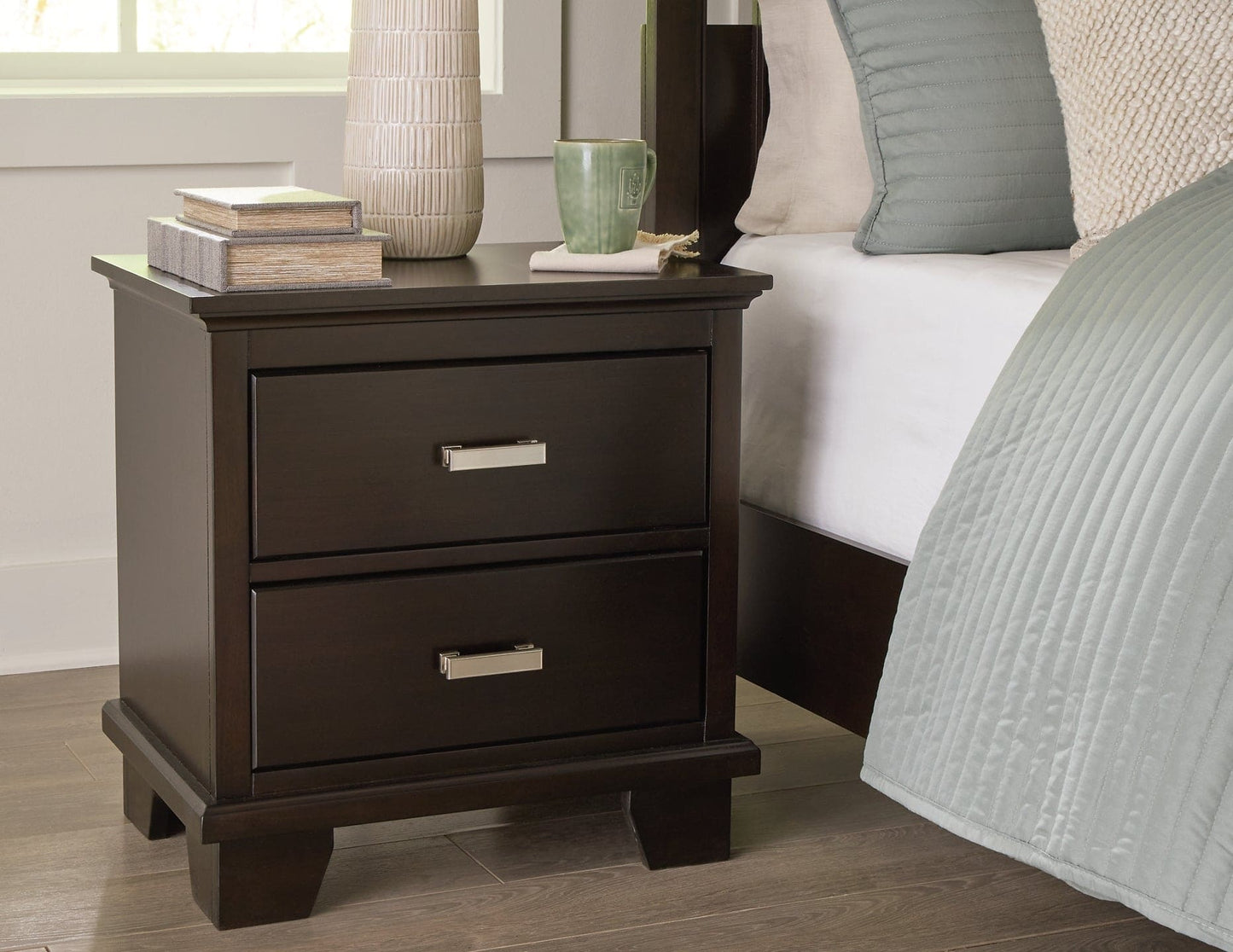 Covetown King Panel Bed with Mirrored Dresser, Chest and Nightstand