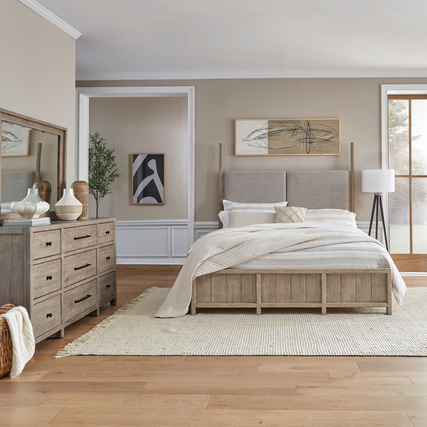 Queen Poster Bed, Dresser & Mirror